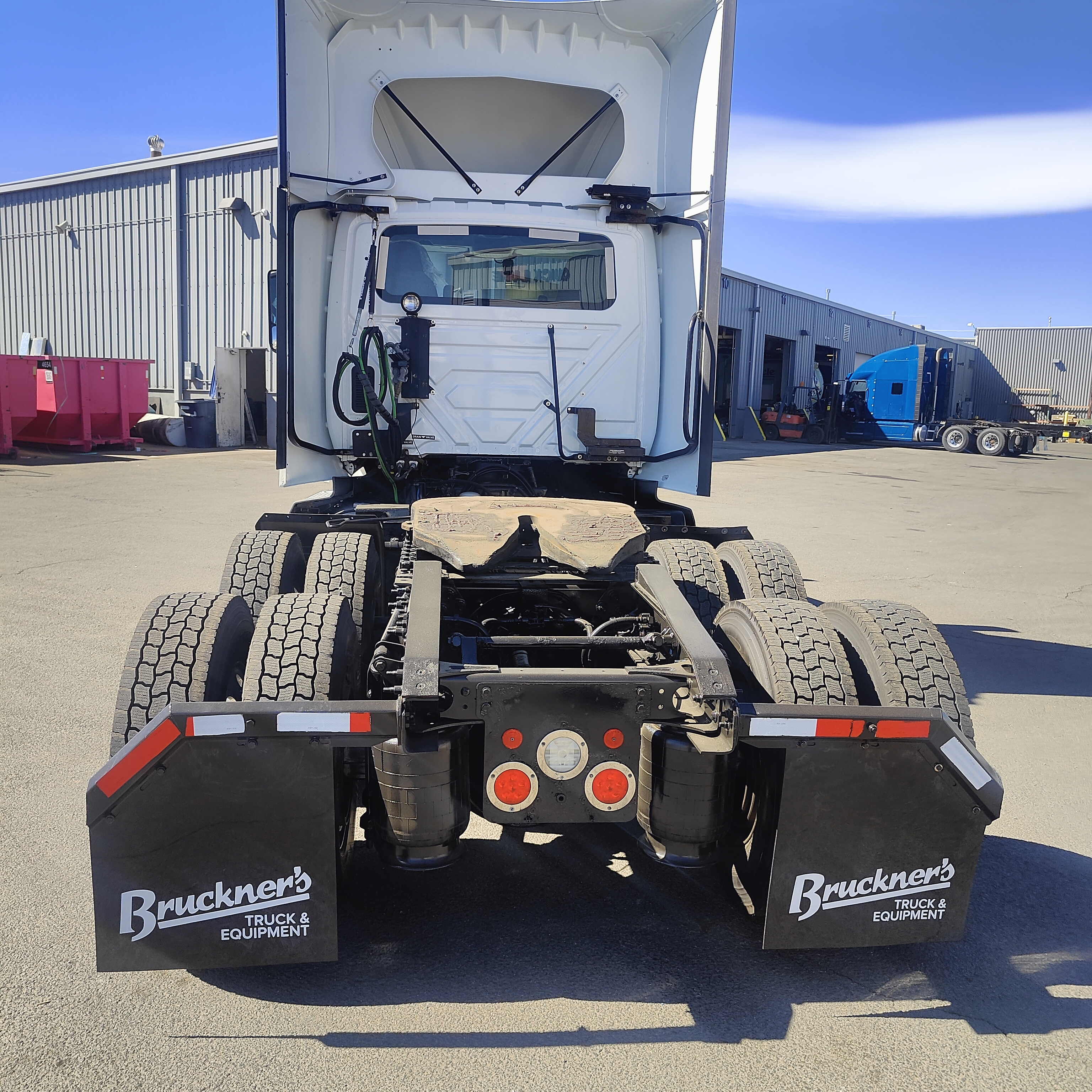 2021 International LT - image 6