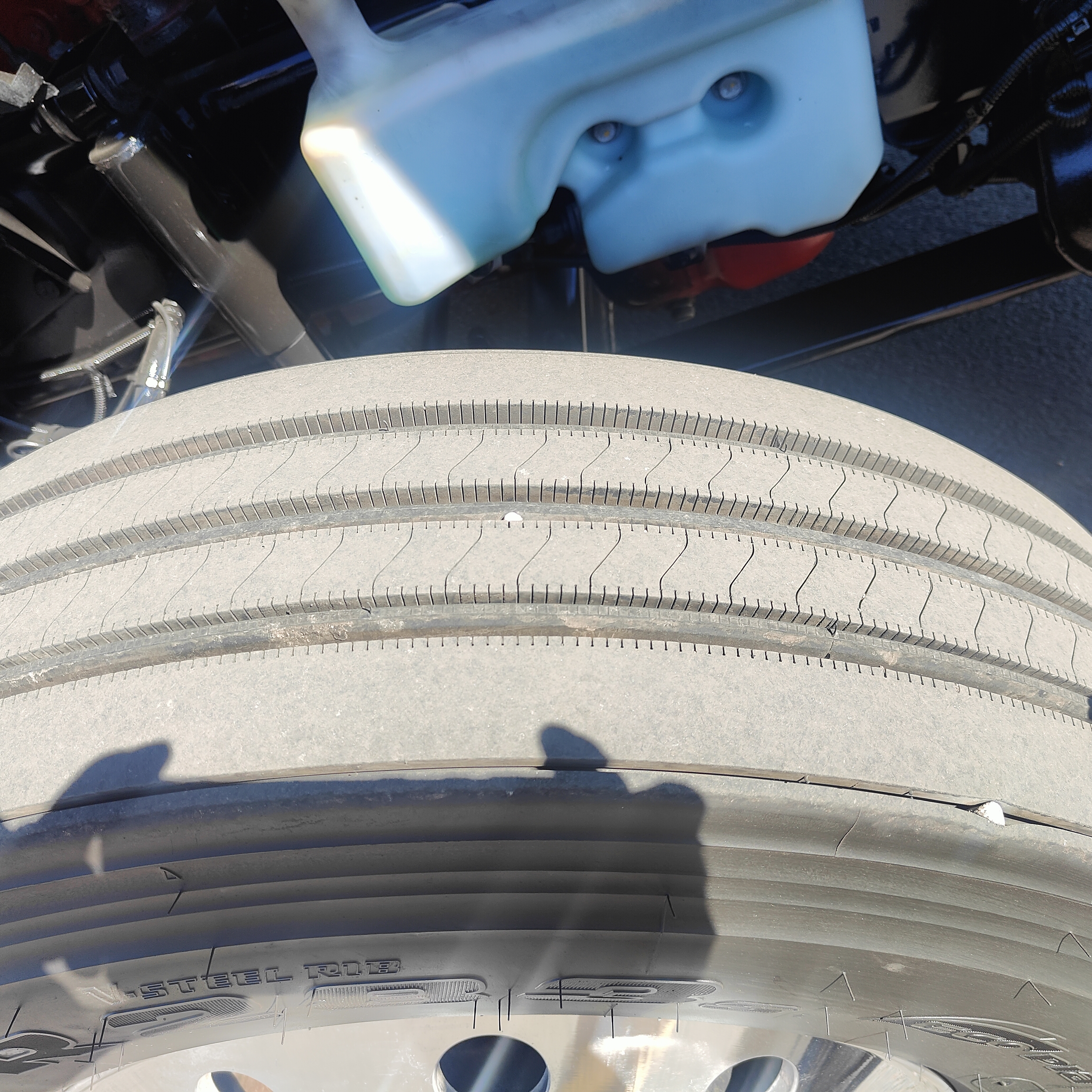 2021 International LT - image 14