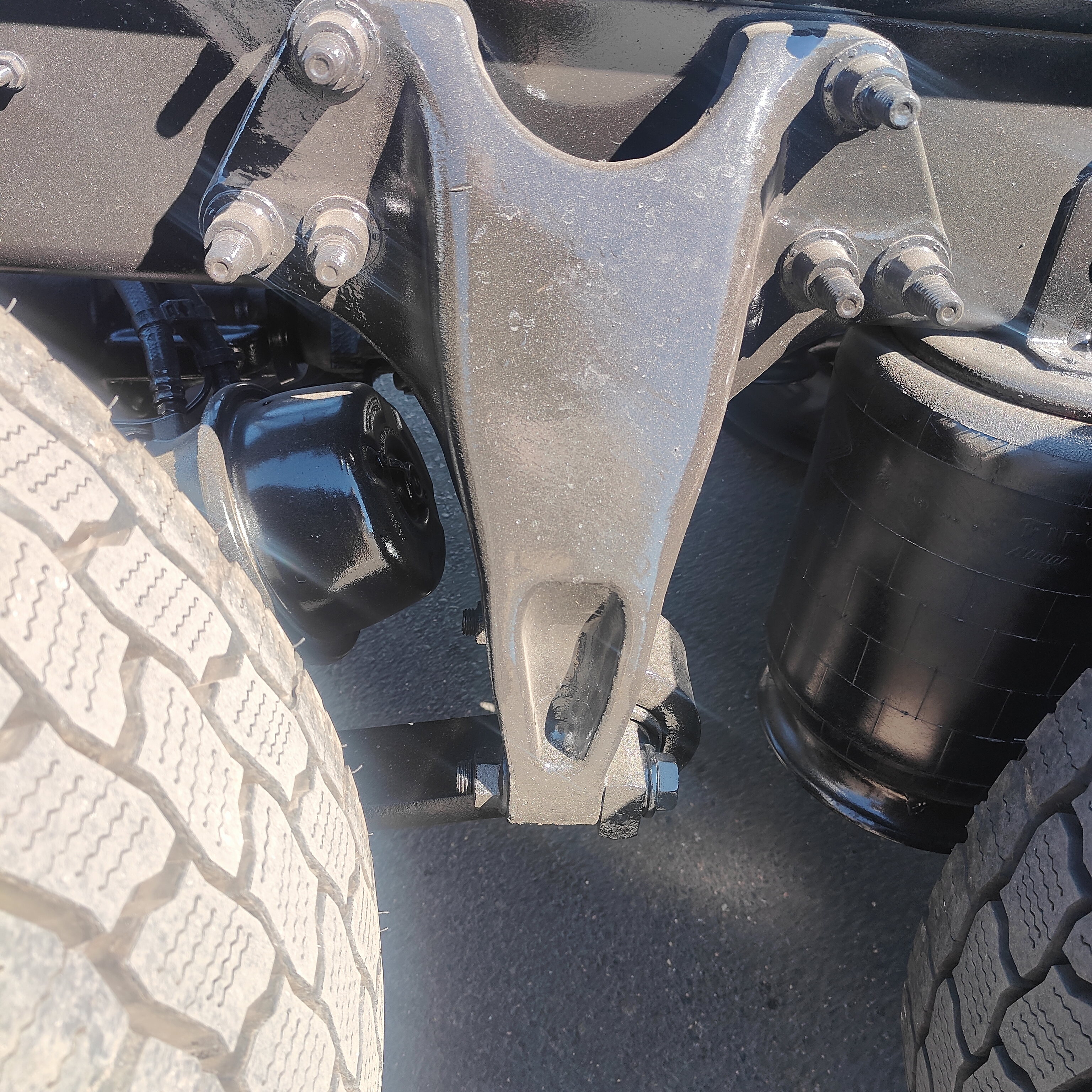 2021 International LT - image 15