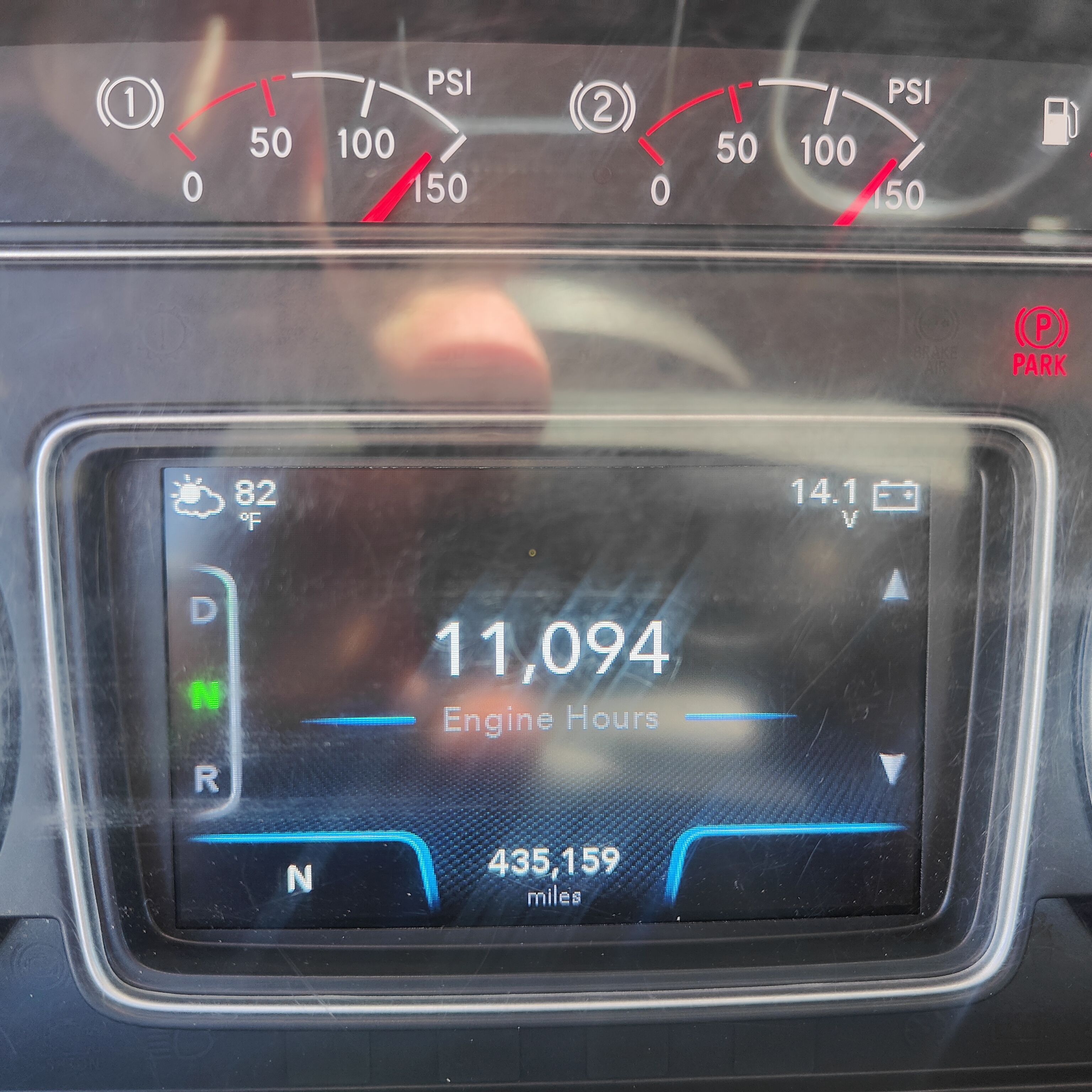 2021 International LT - image 10