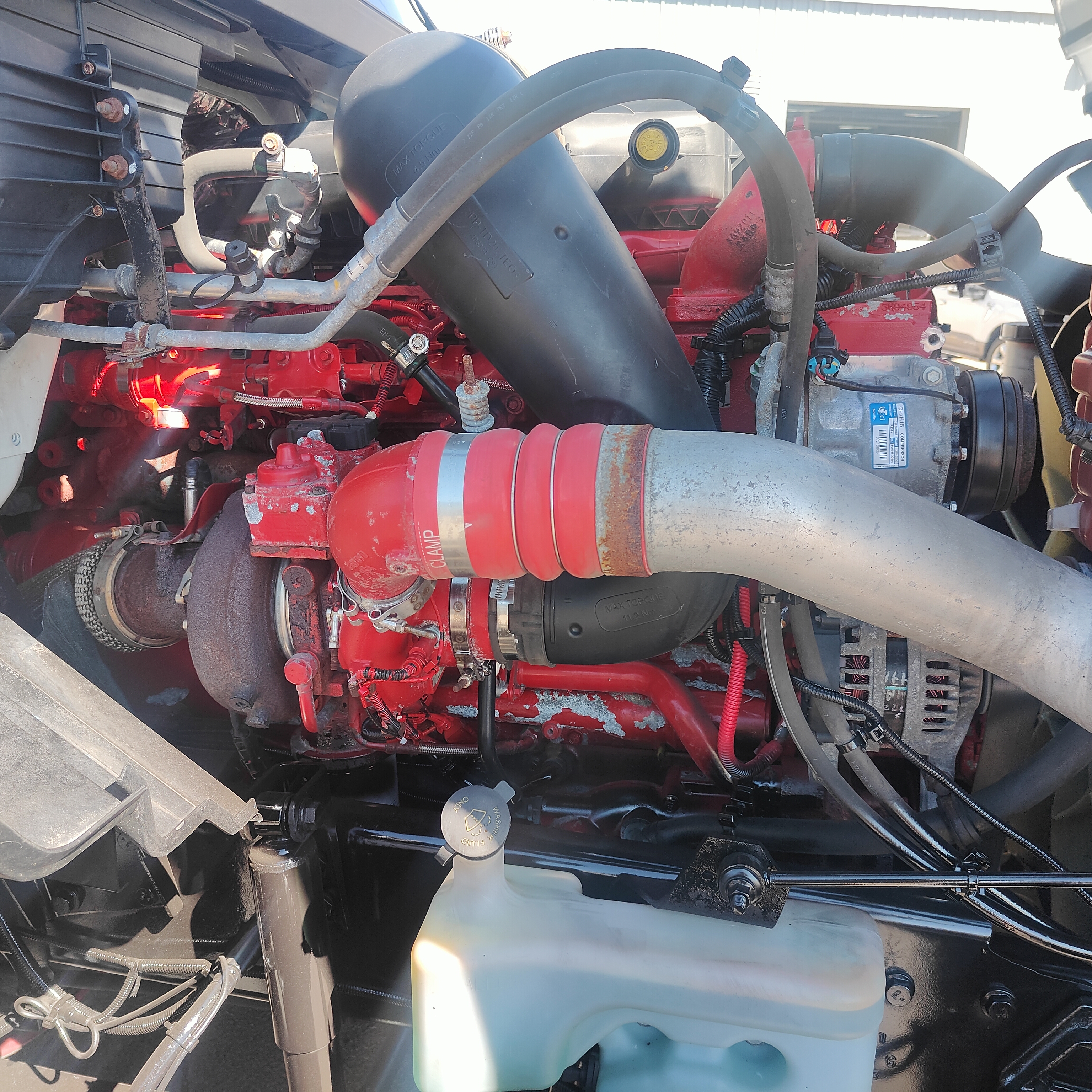 2021 International LT - image 9