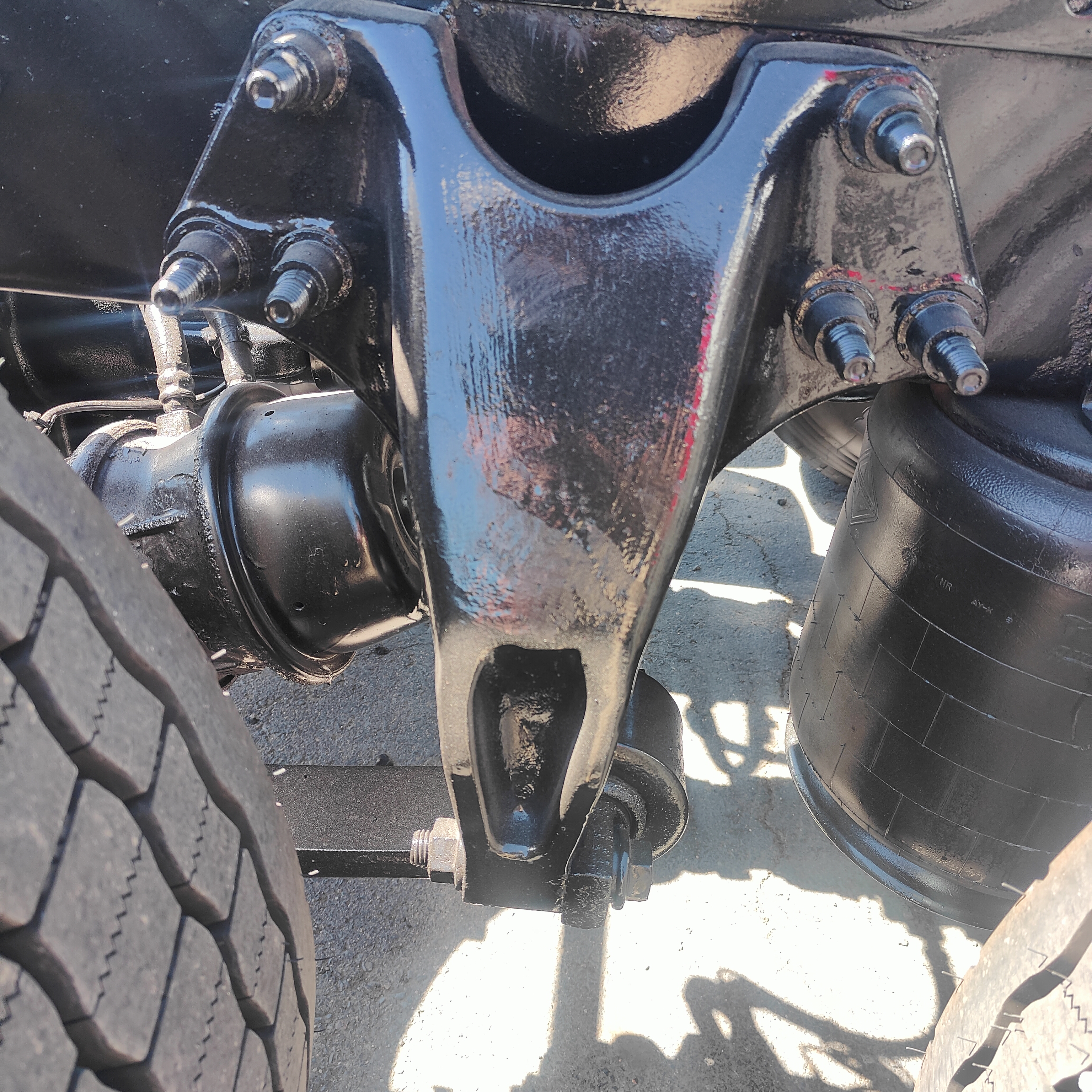 2021 International LT - image 14