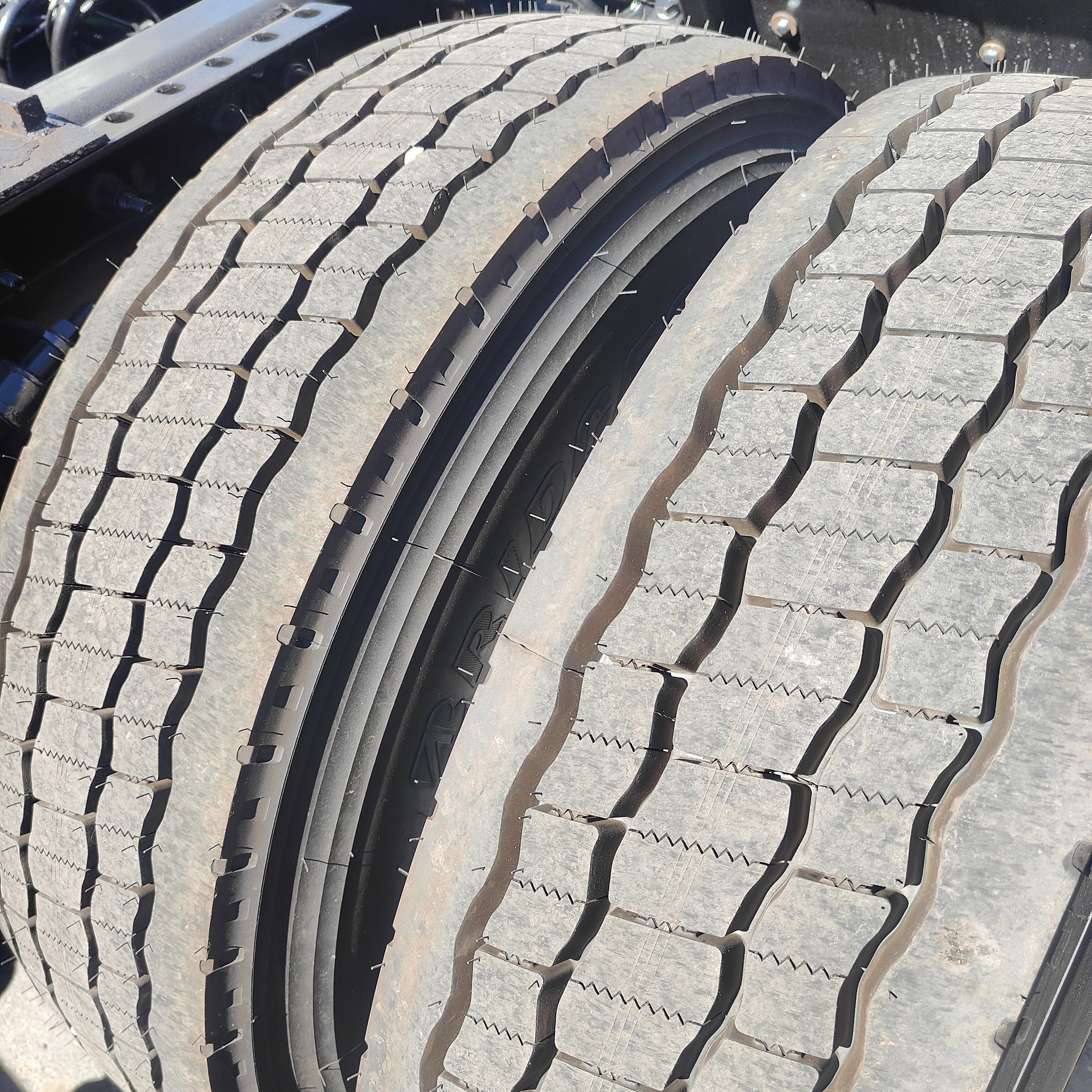 2021 International LT - image 16