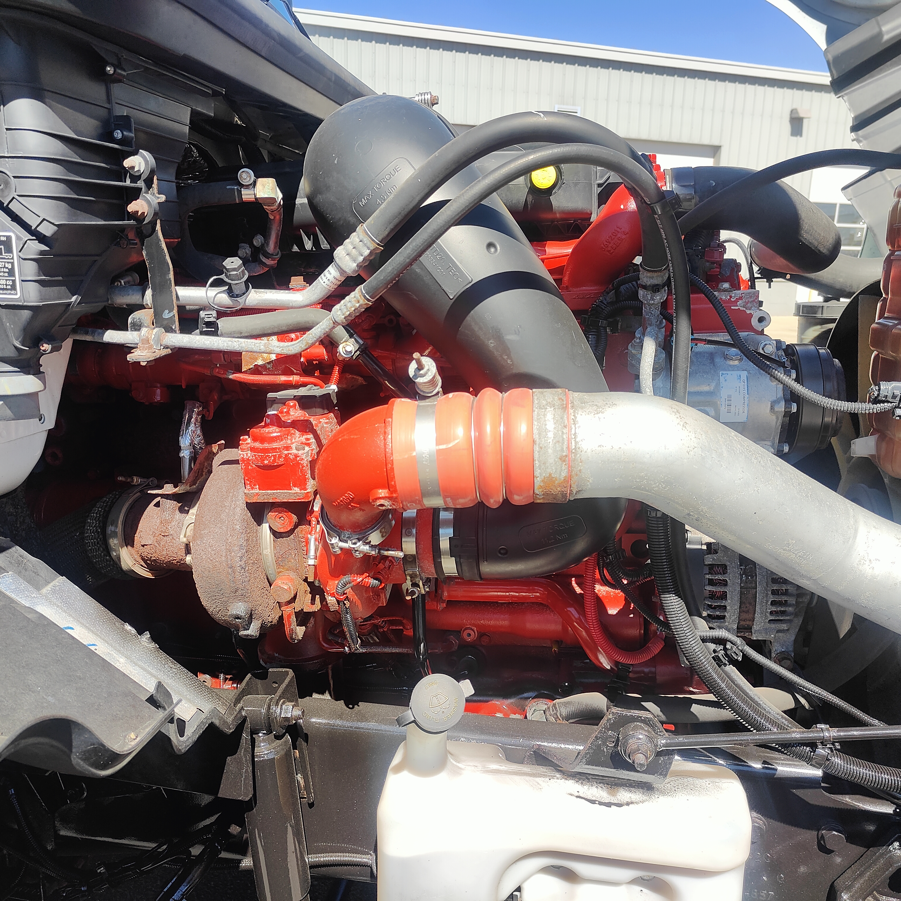 2021 International LT - image 10