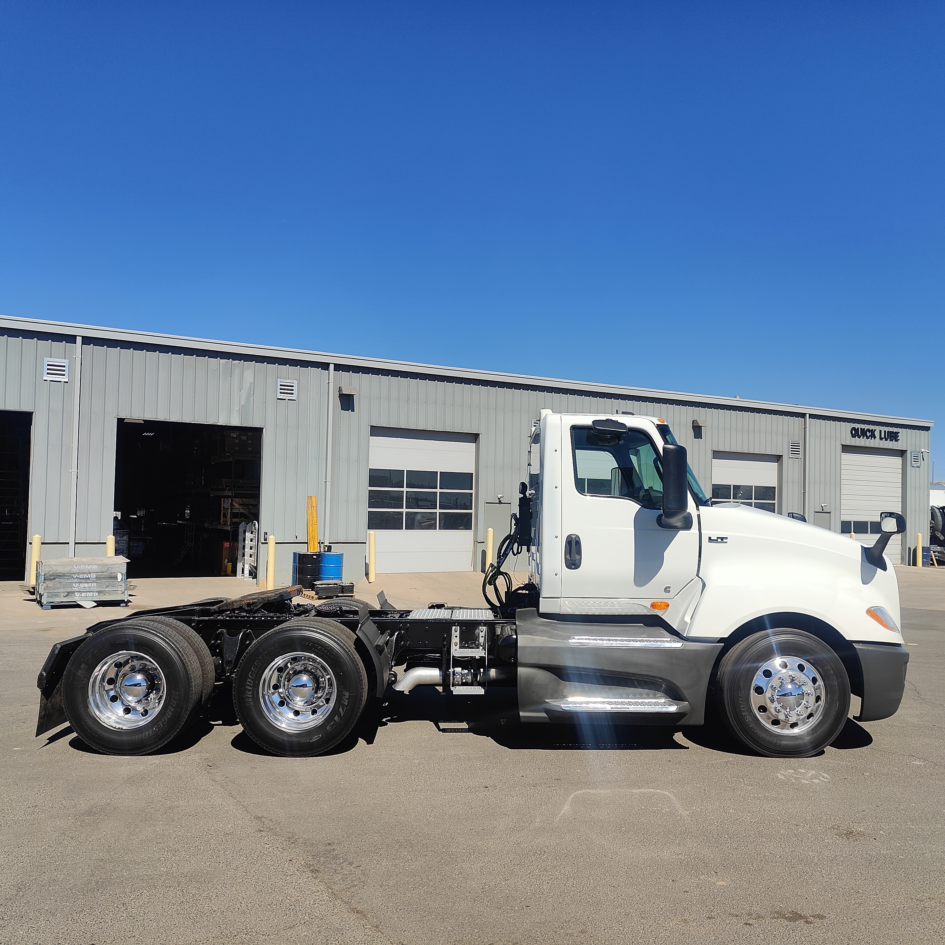 2021 International LT - image 6