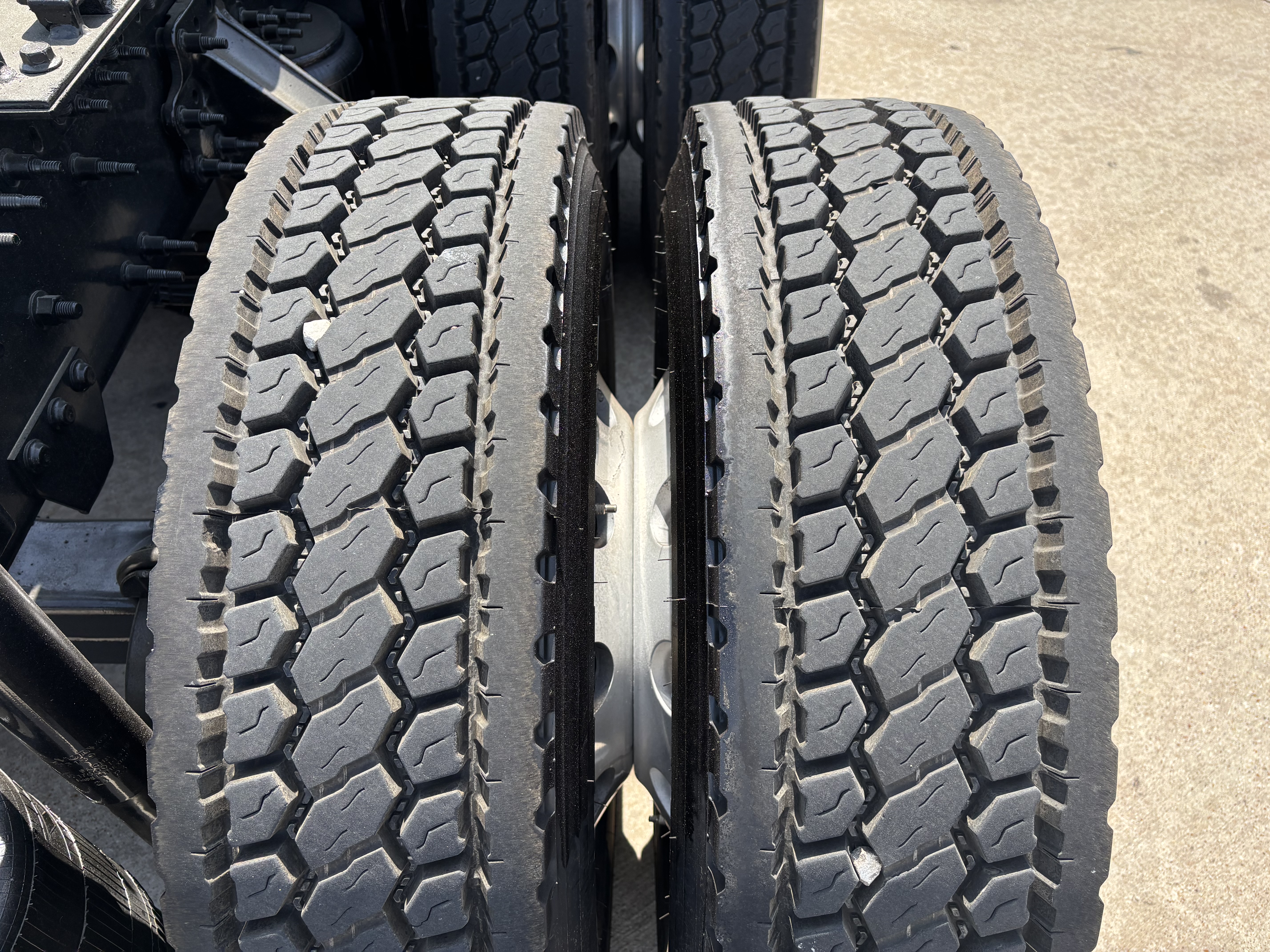 2024 Volvo - image 13