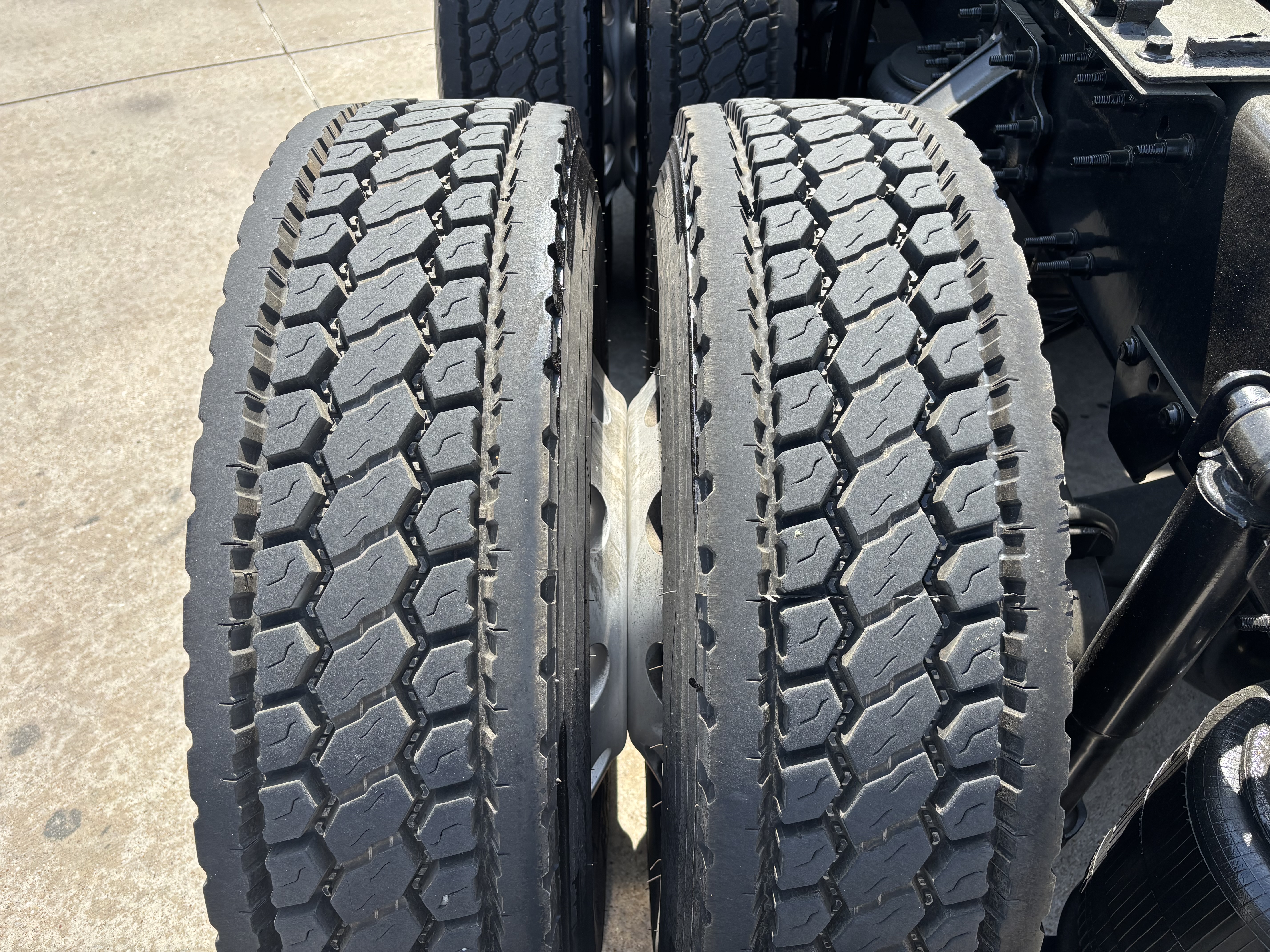 2024 Volvo - image 15