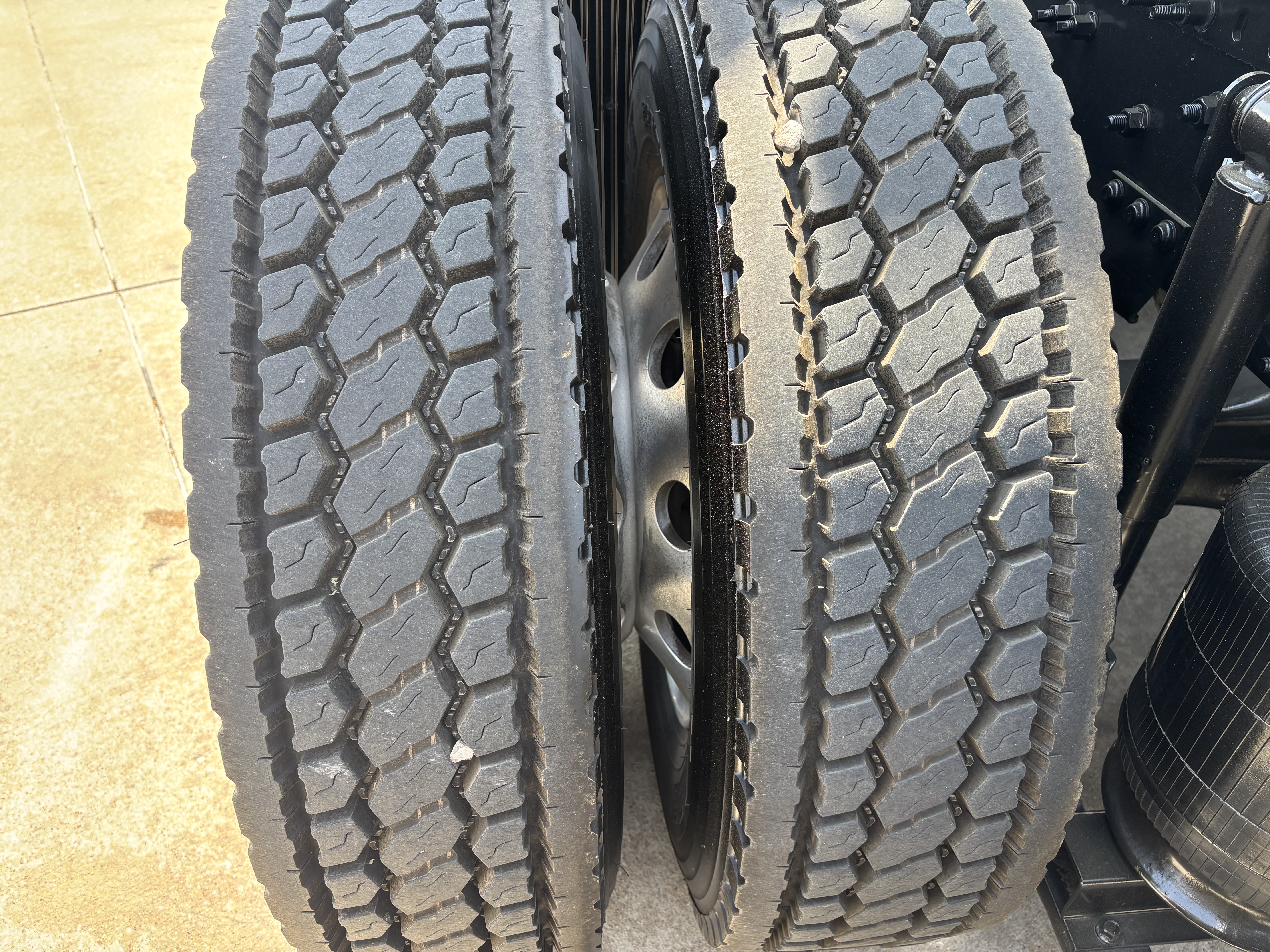 2024 Volvo - image 16