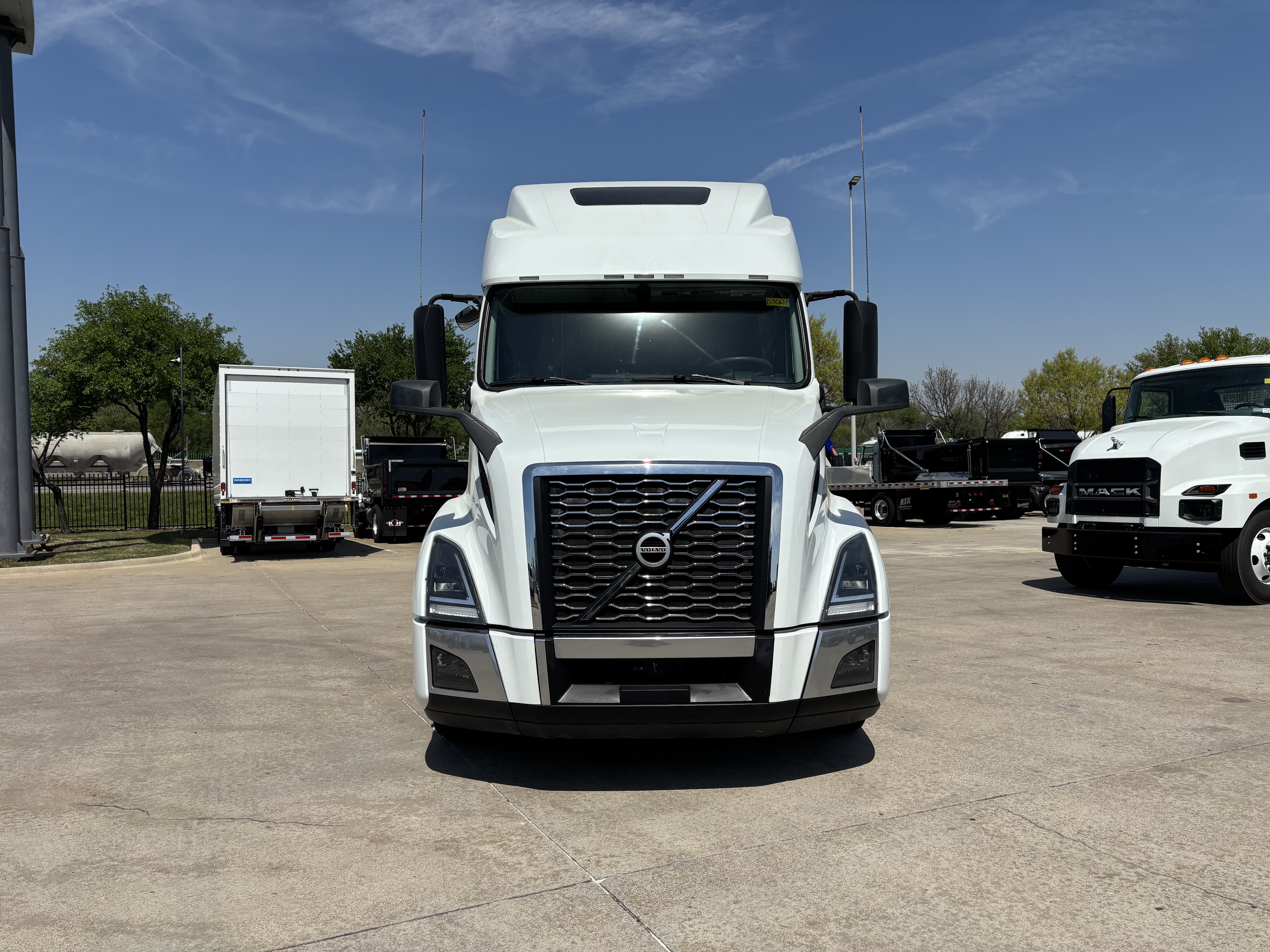 2024 Volvo - image 2