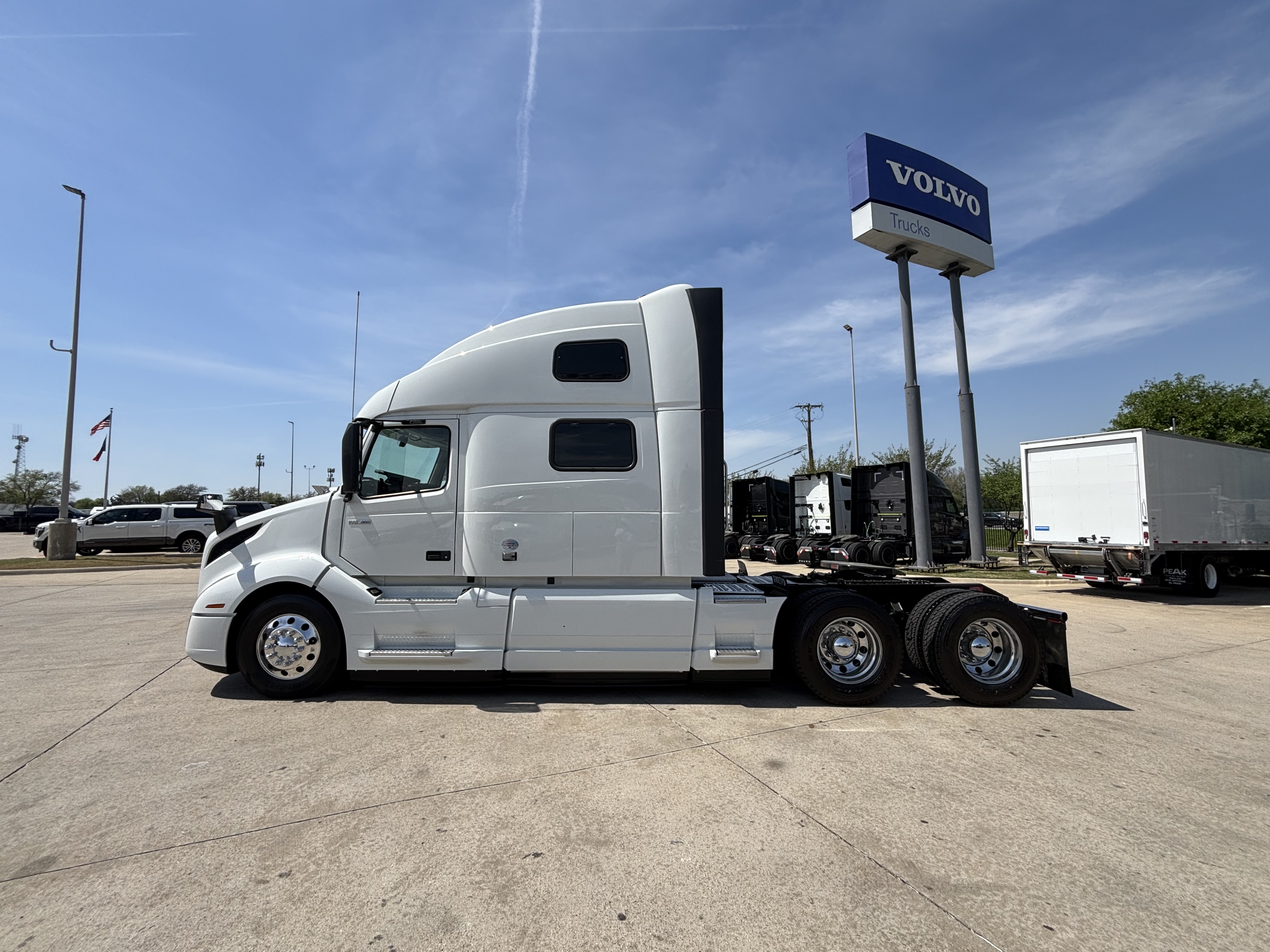 2024 Volvo - image 8