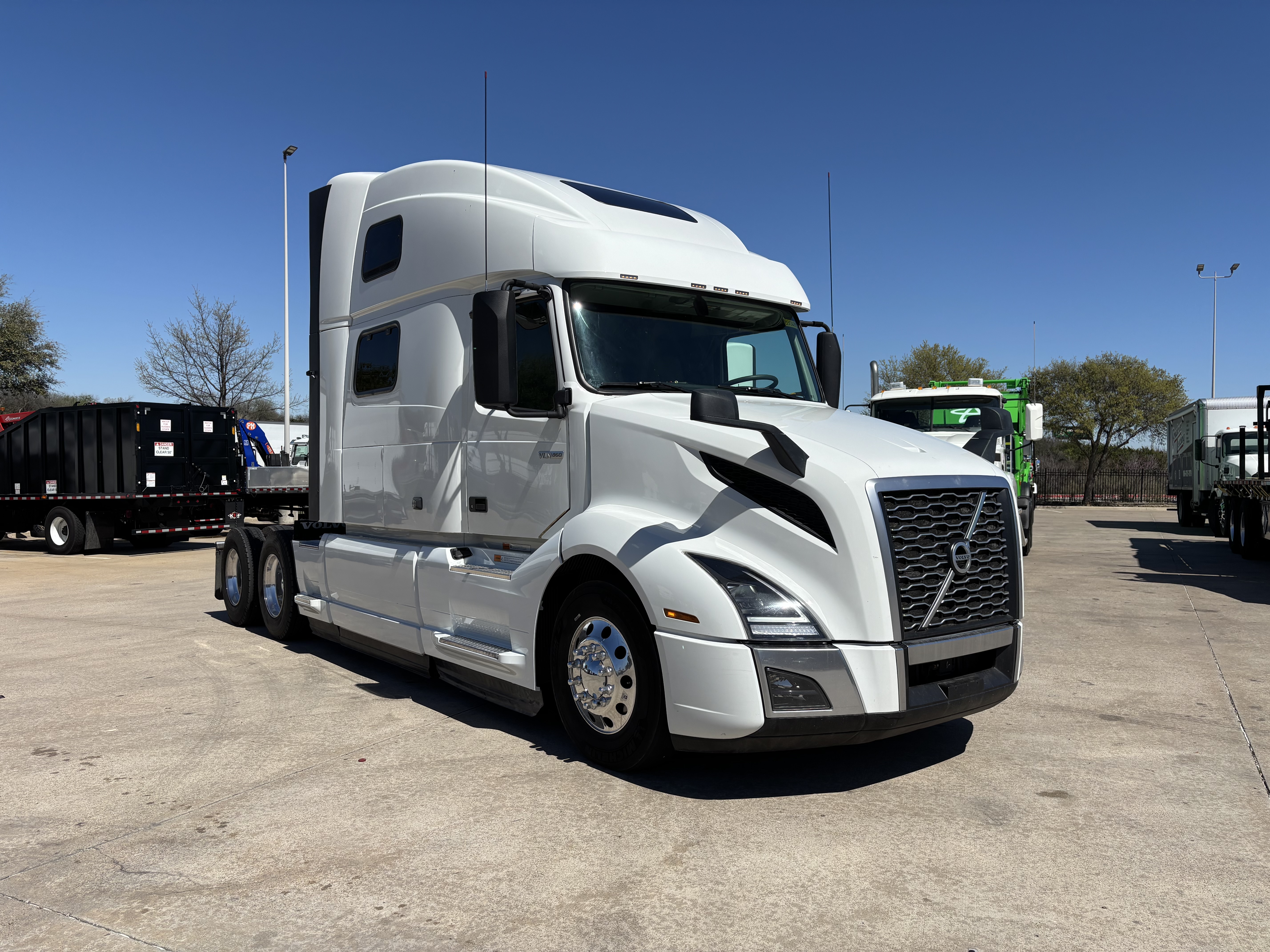 2024 Volvo - image 3