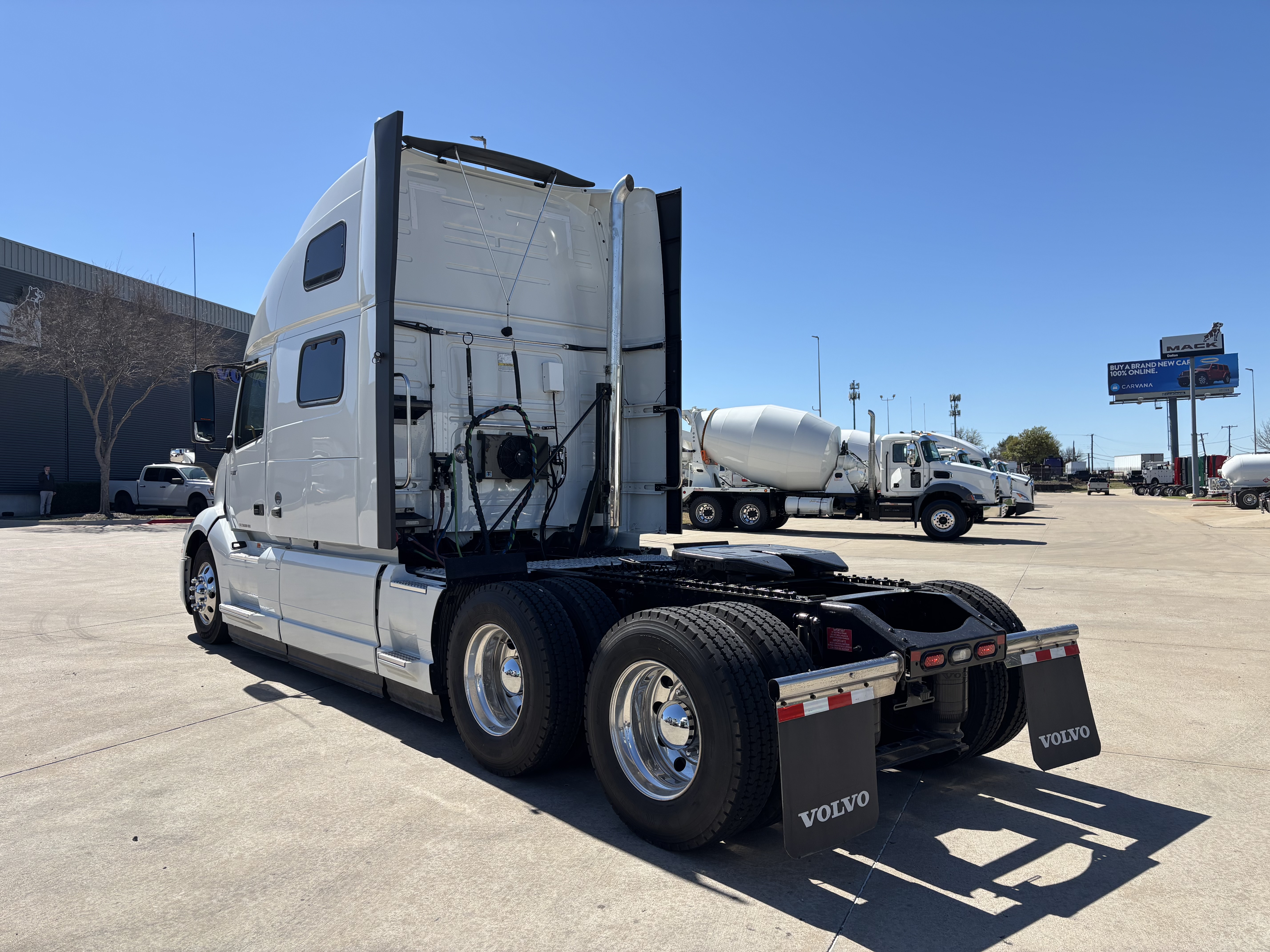 2024 Volvo - image 7