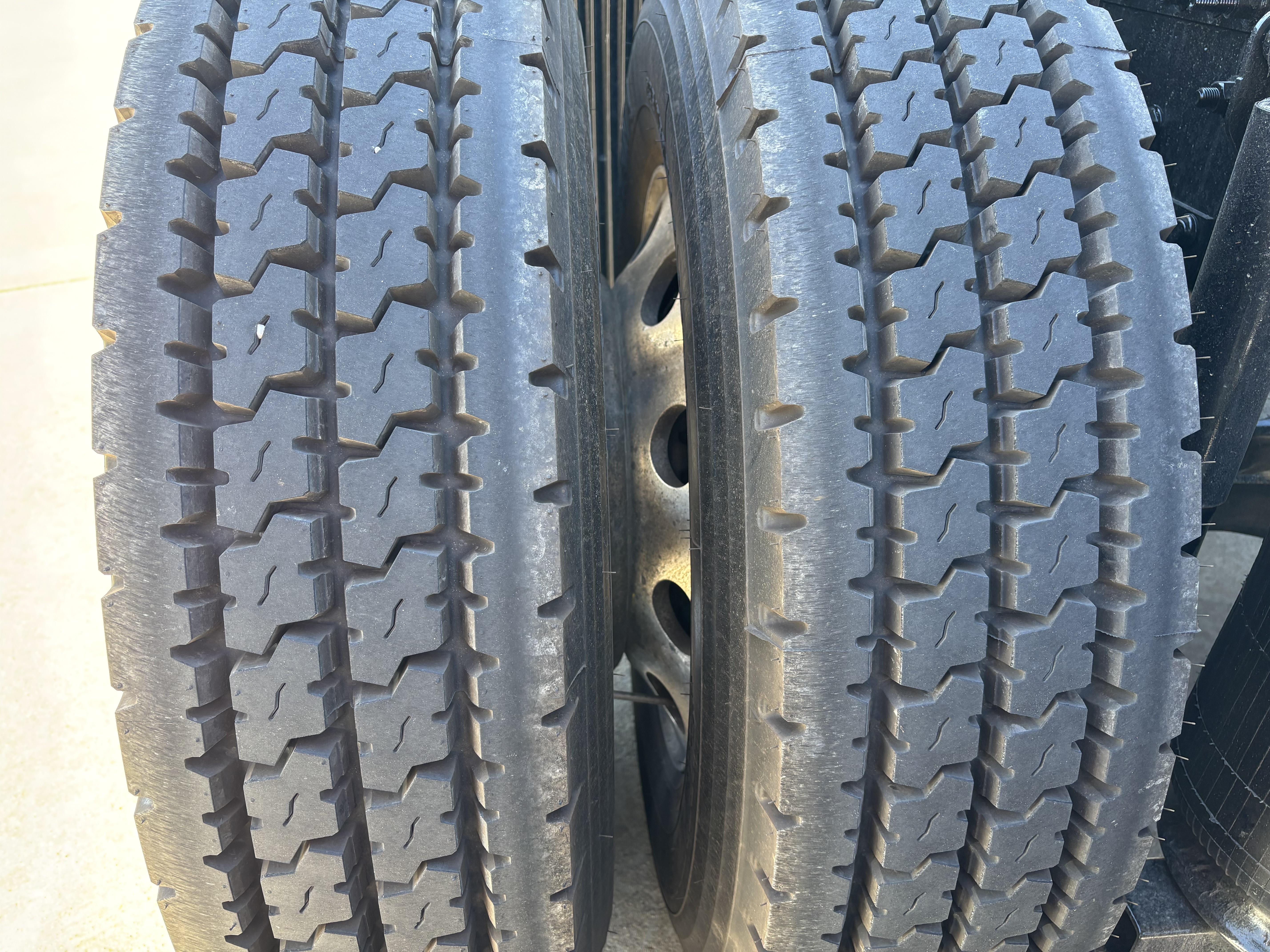 2024 Volvo - image 15