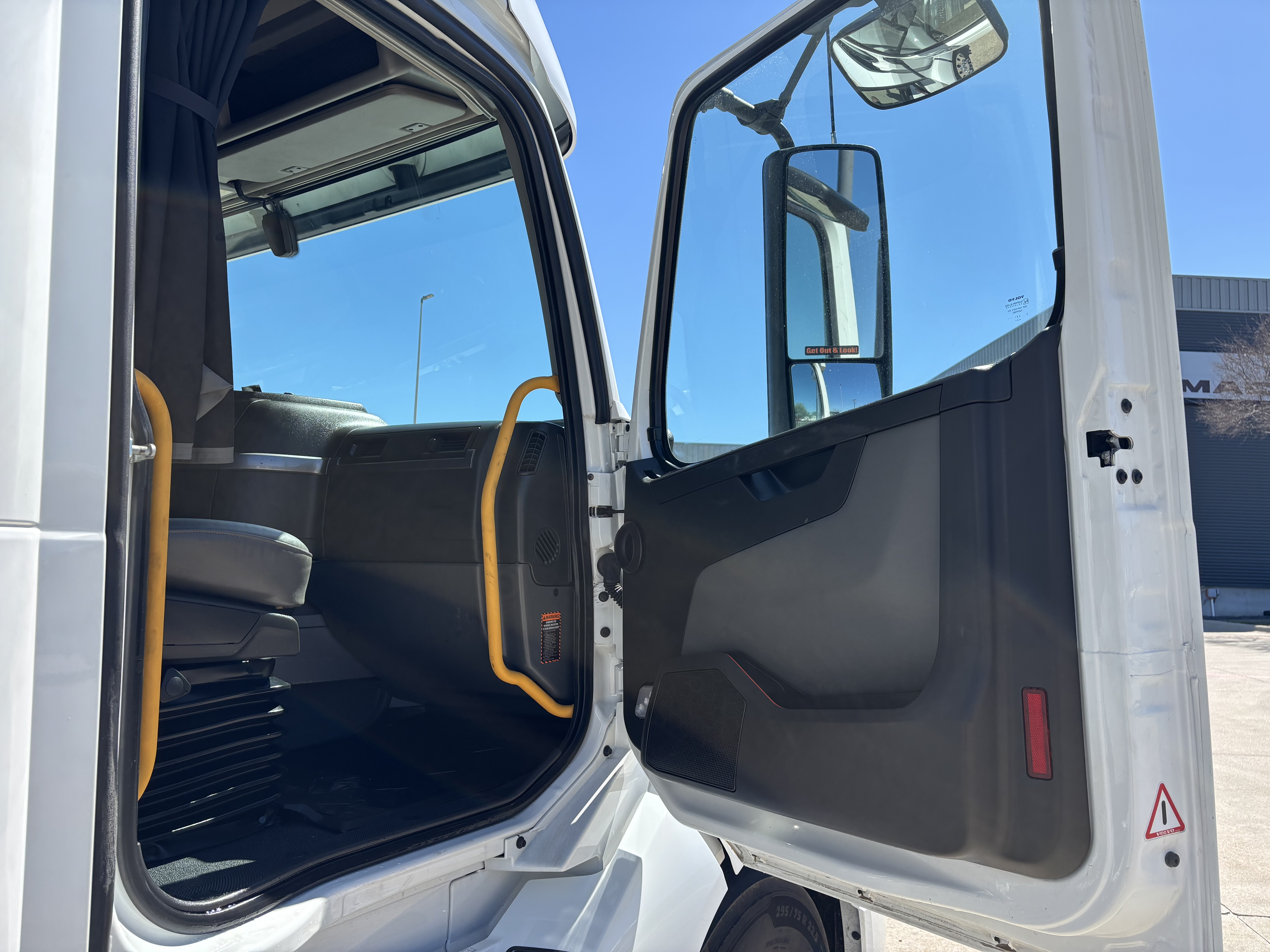 2024 Volvo - image 19