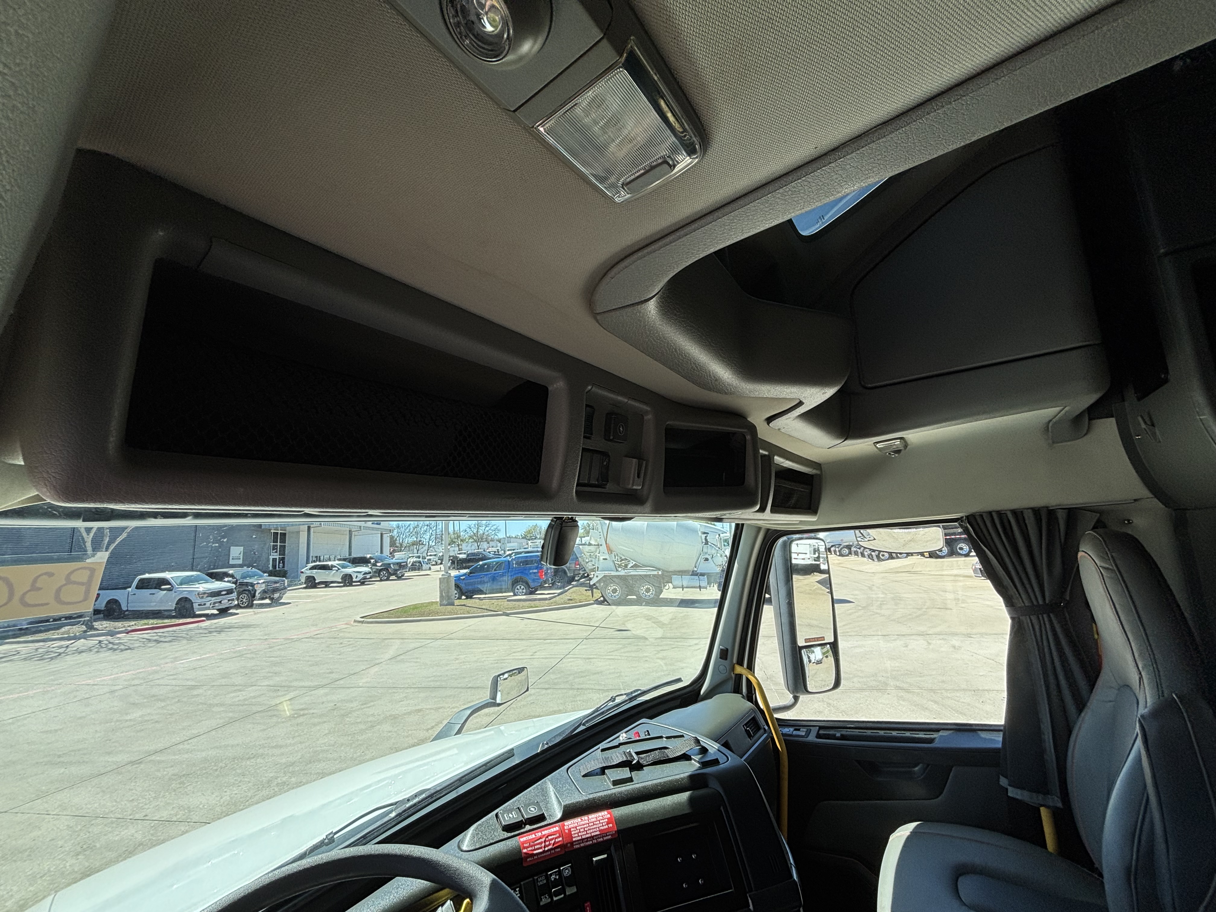 2024 Volvo - image 23