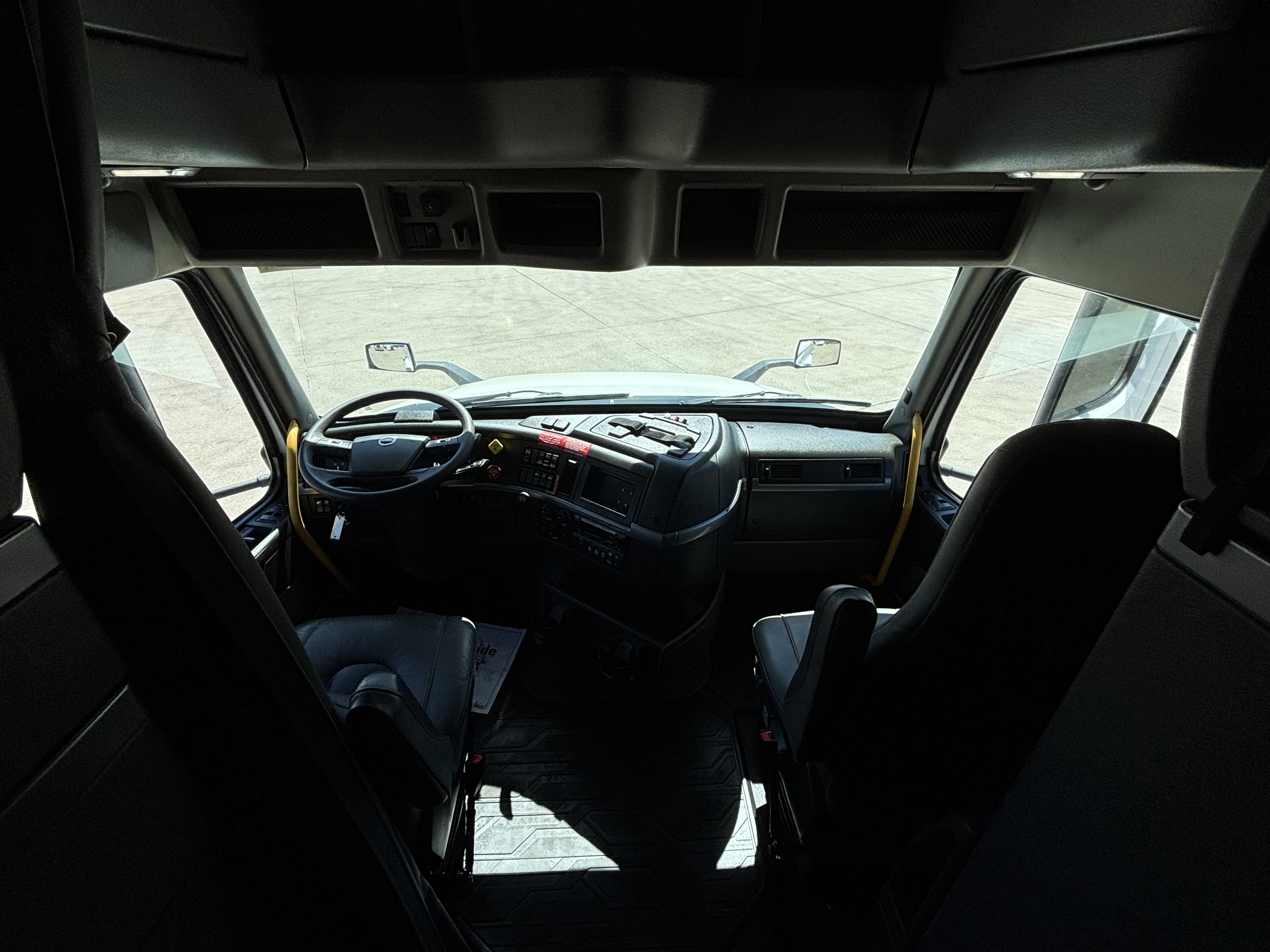 2024 Volvo - image 30