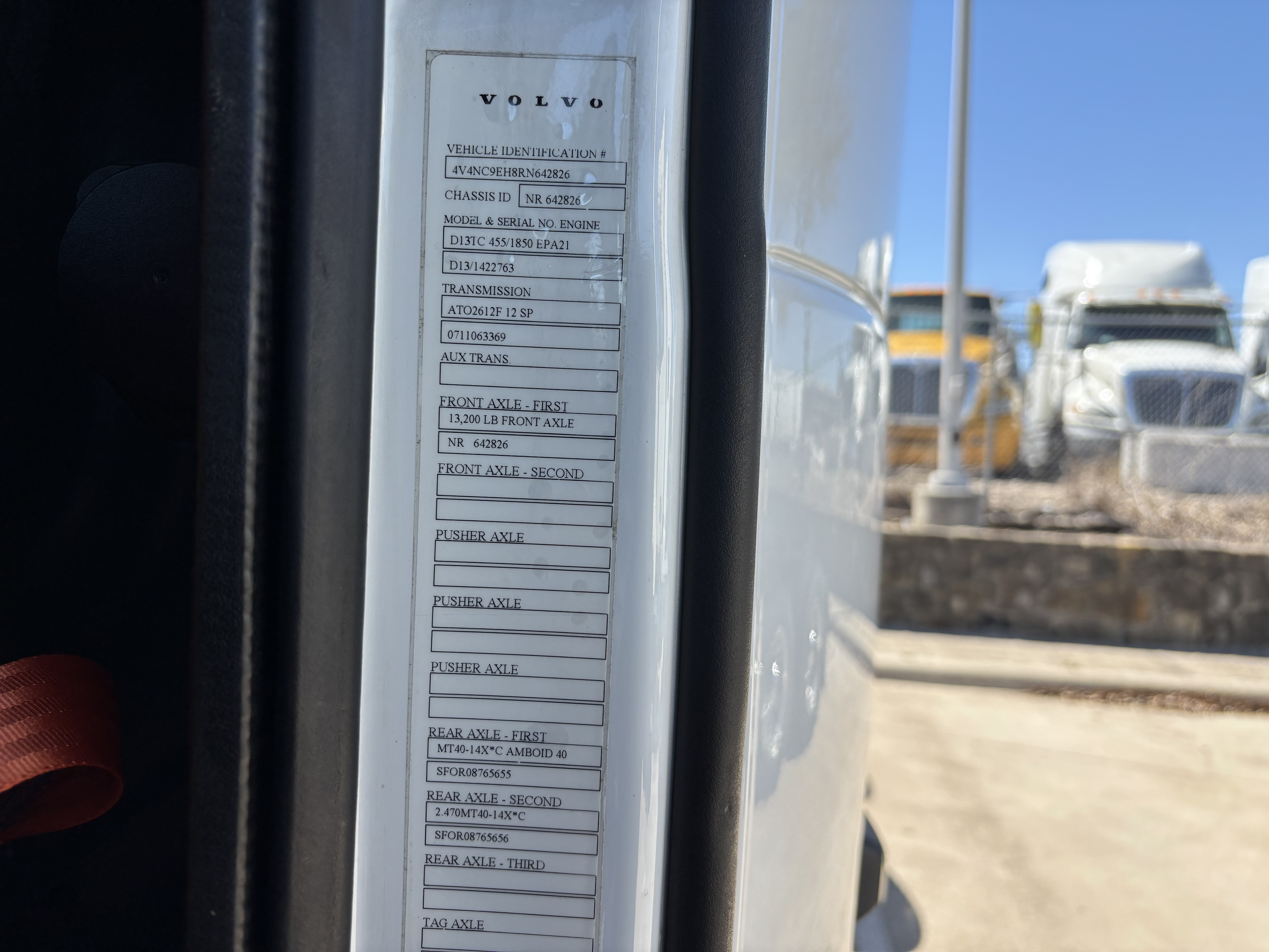 2024 Volvo - image 33