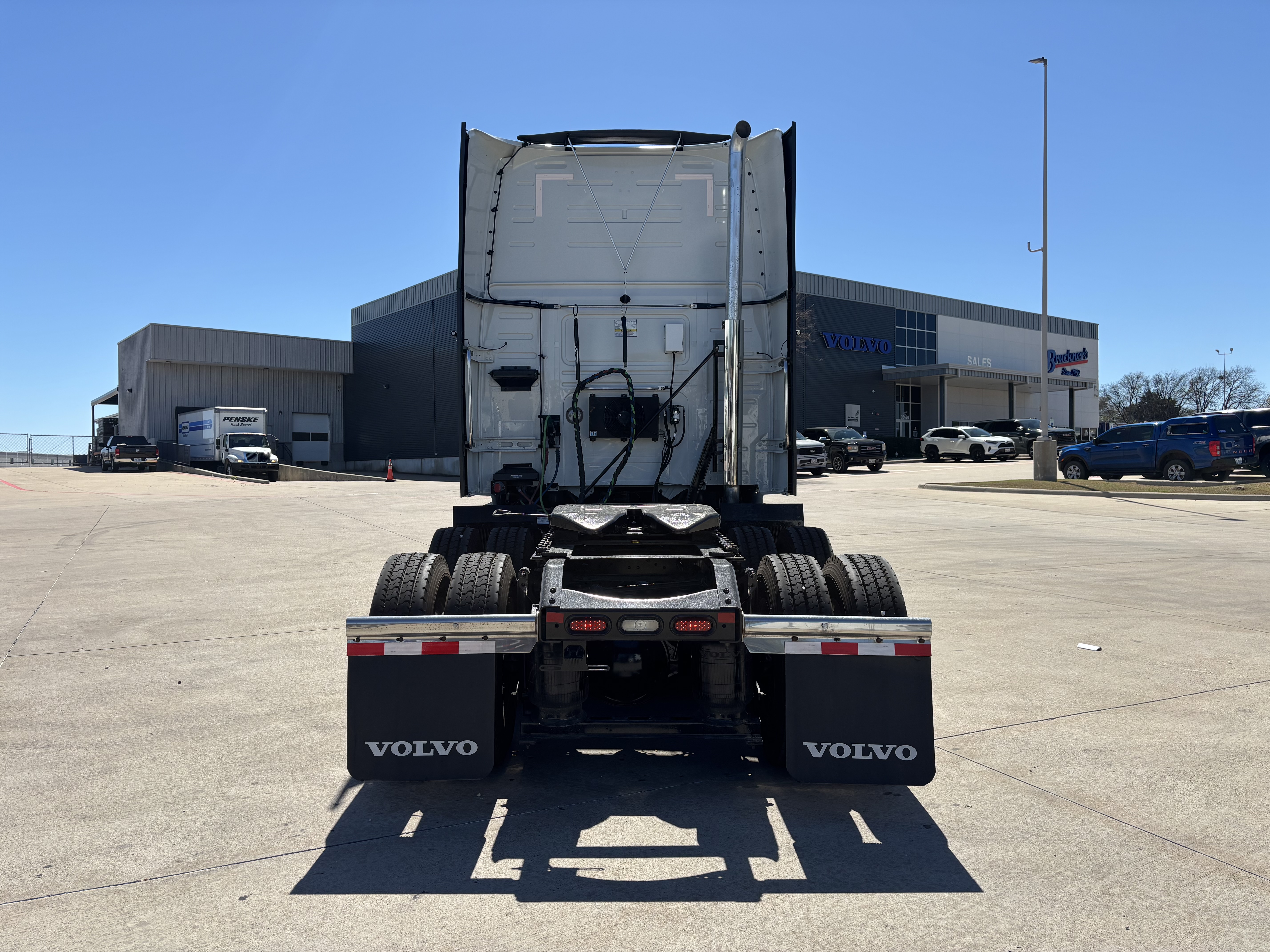 2024 Volvo - image 6