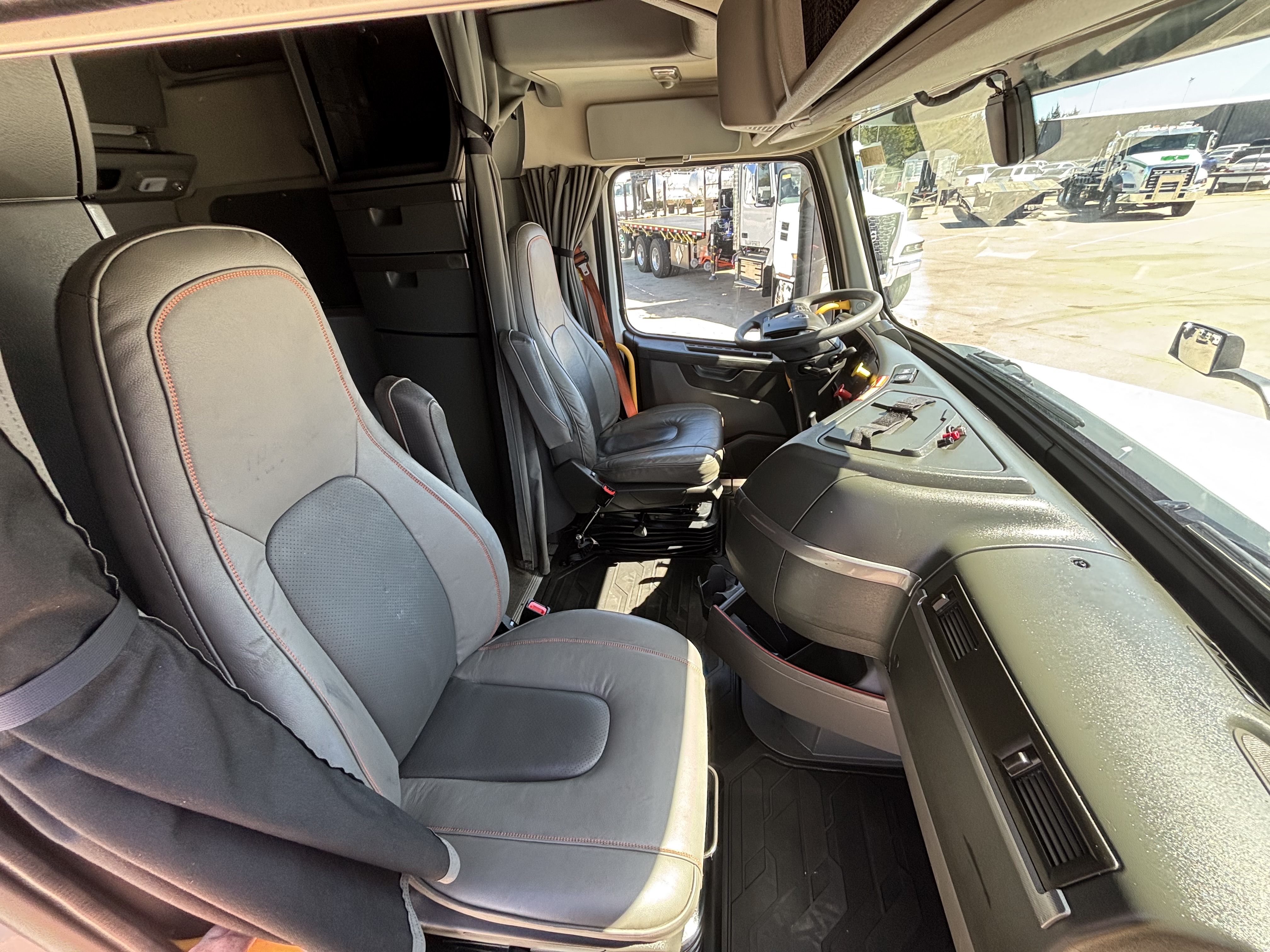 2024 Volvo - image 20