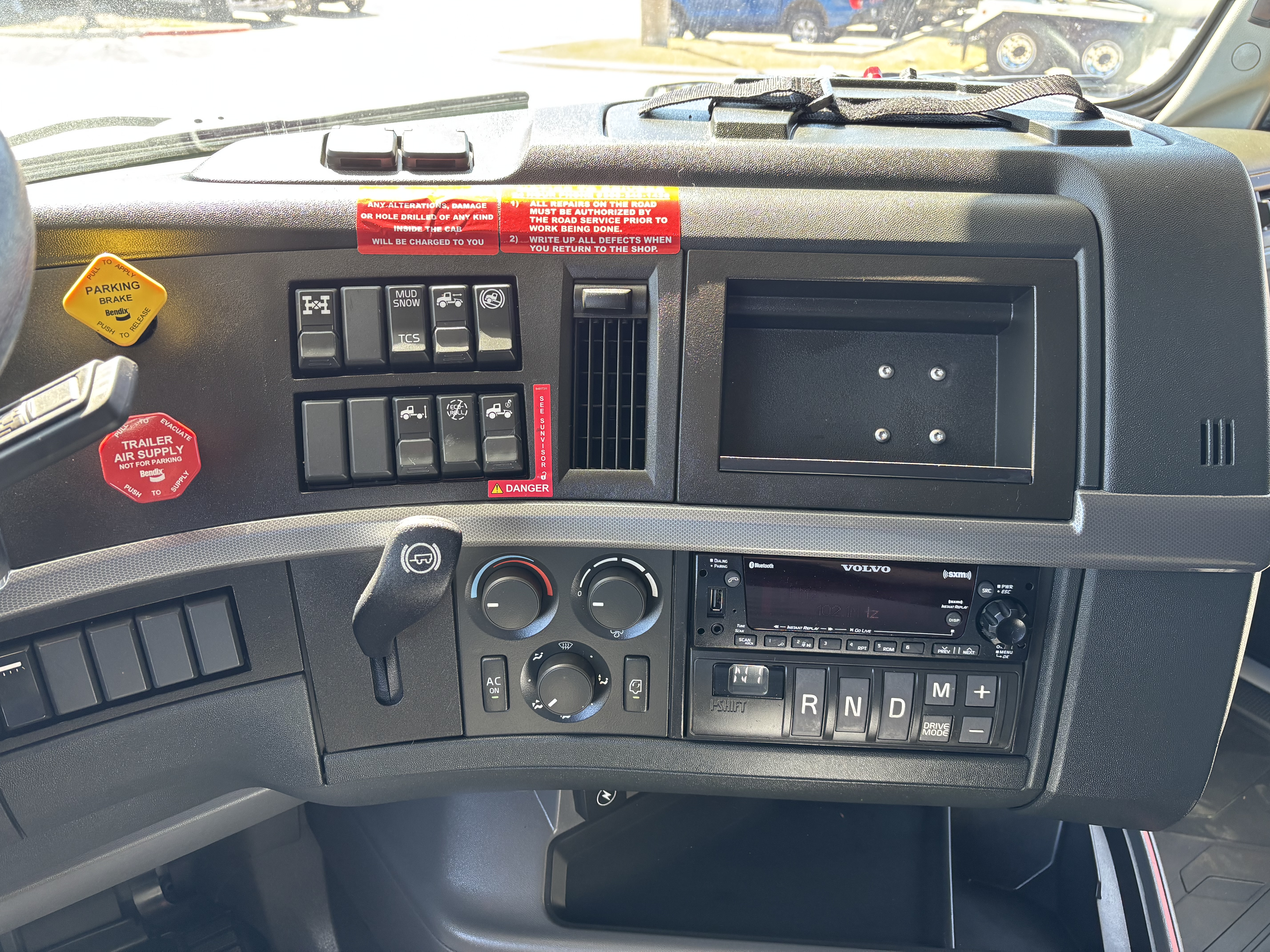 2024 Volvo - image 31