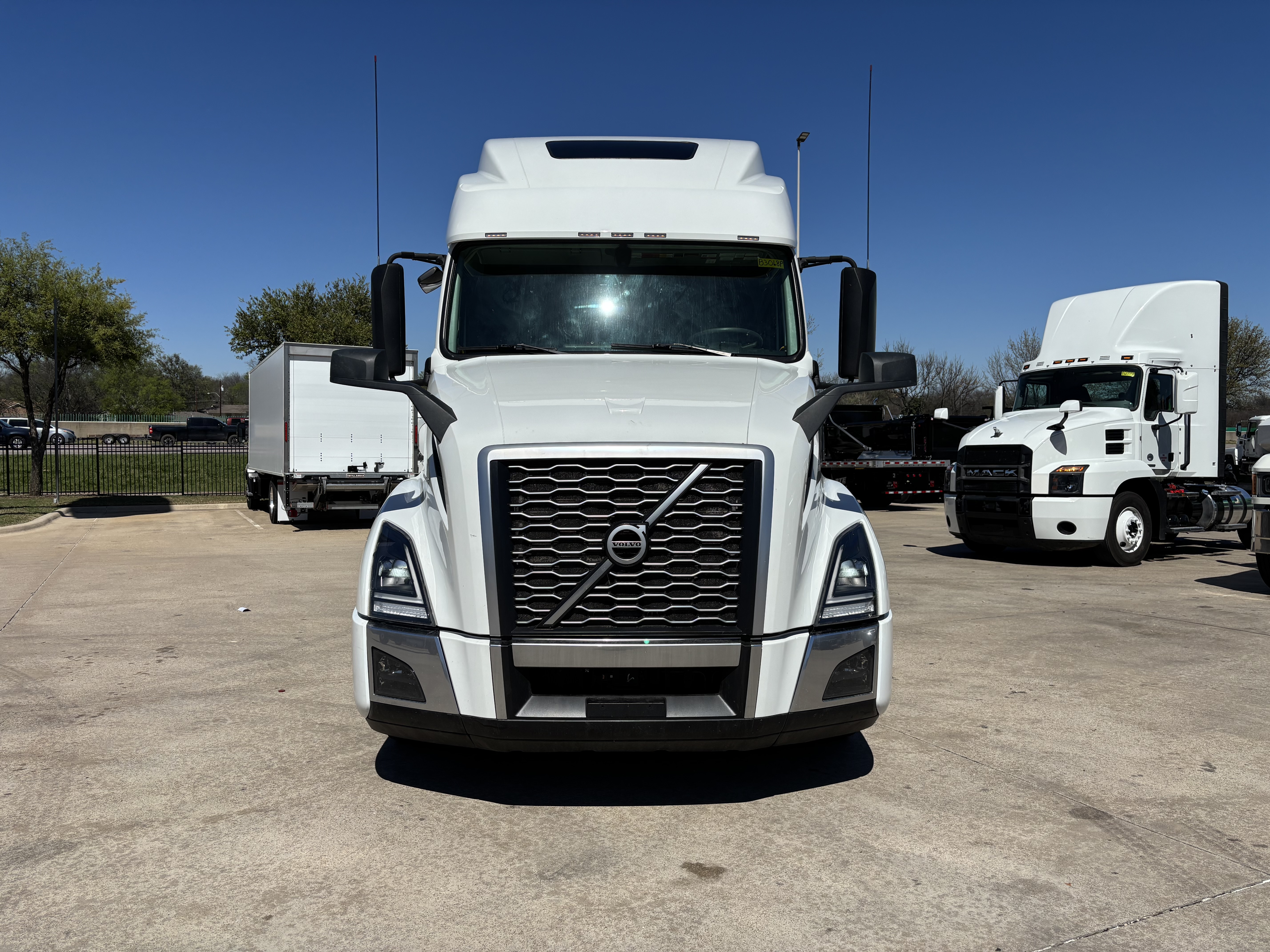 2024 Volvo - image 2