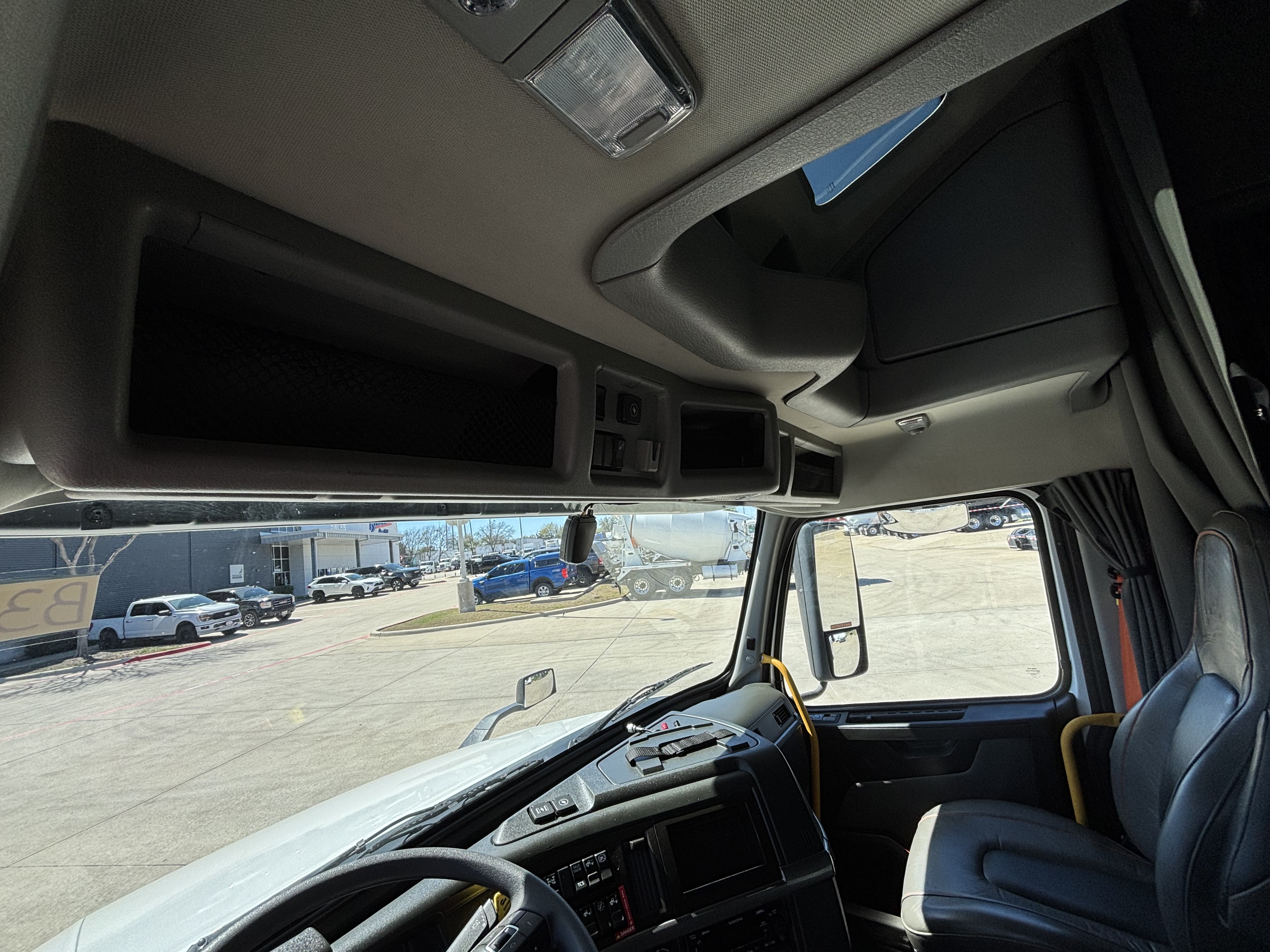 2024 Volvo - image 22