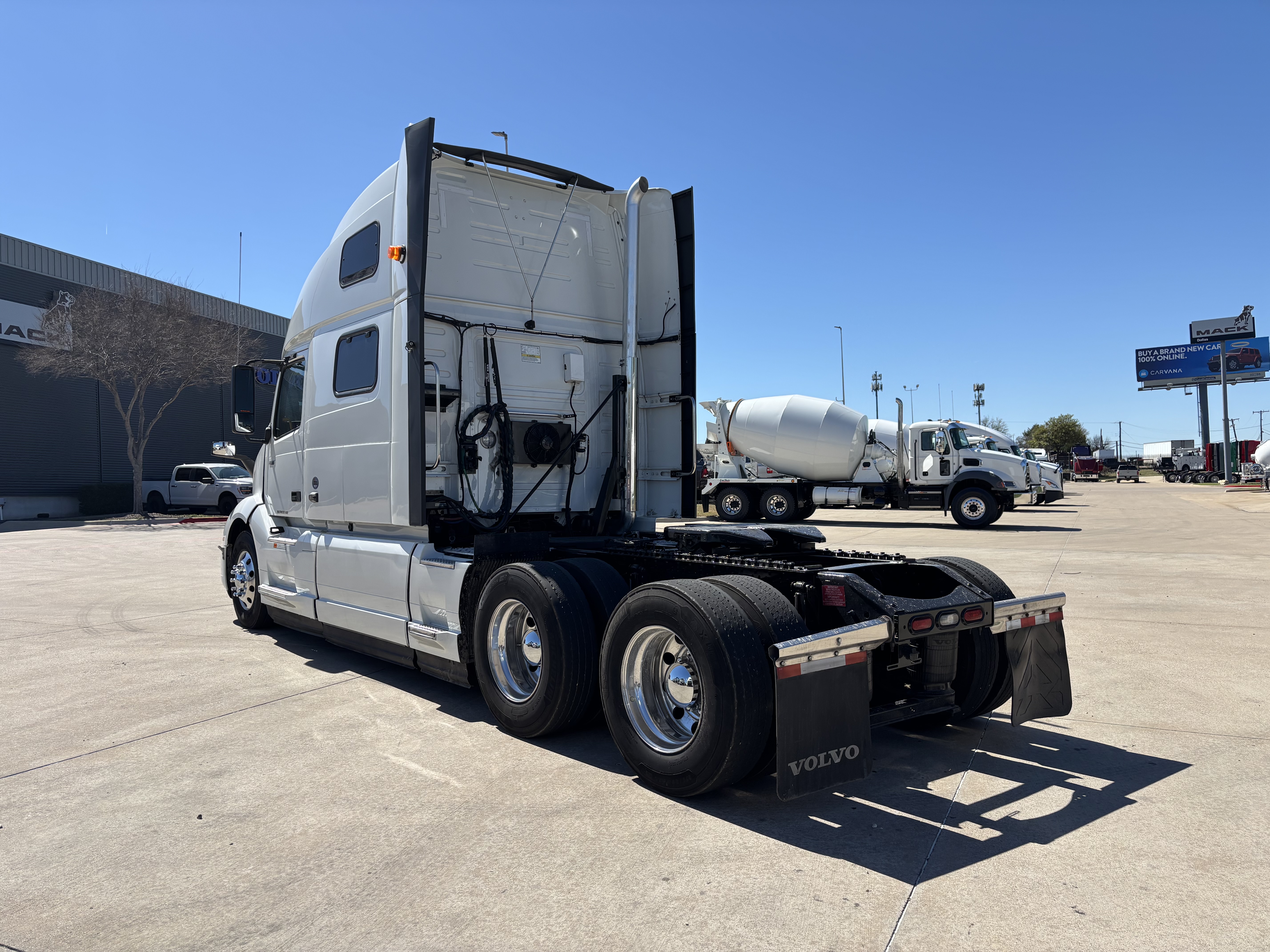 2024 Volvo - image 7