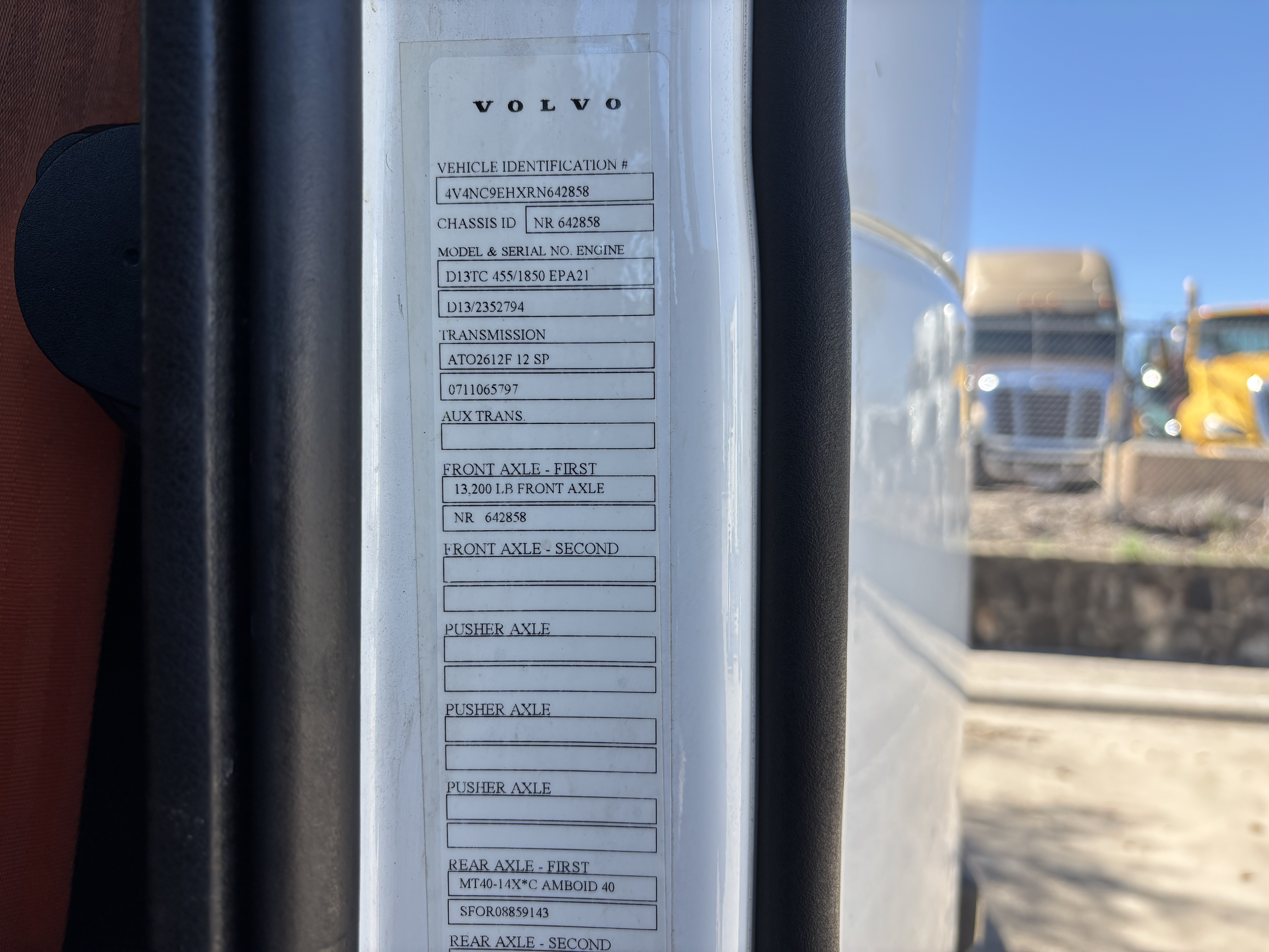 2024 Volvo - image 31