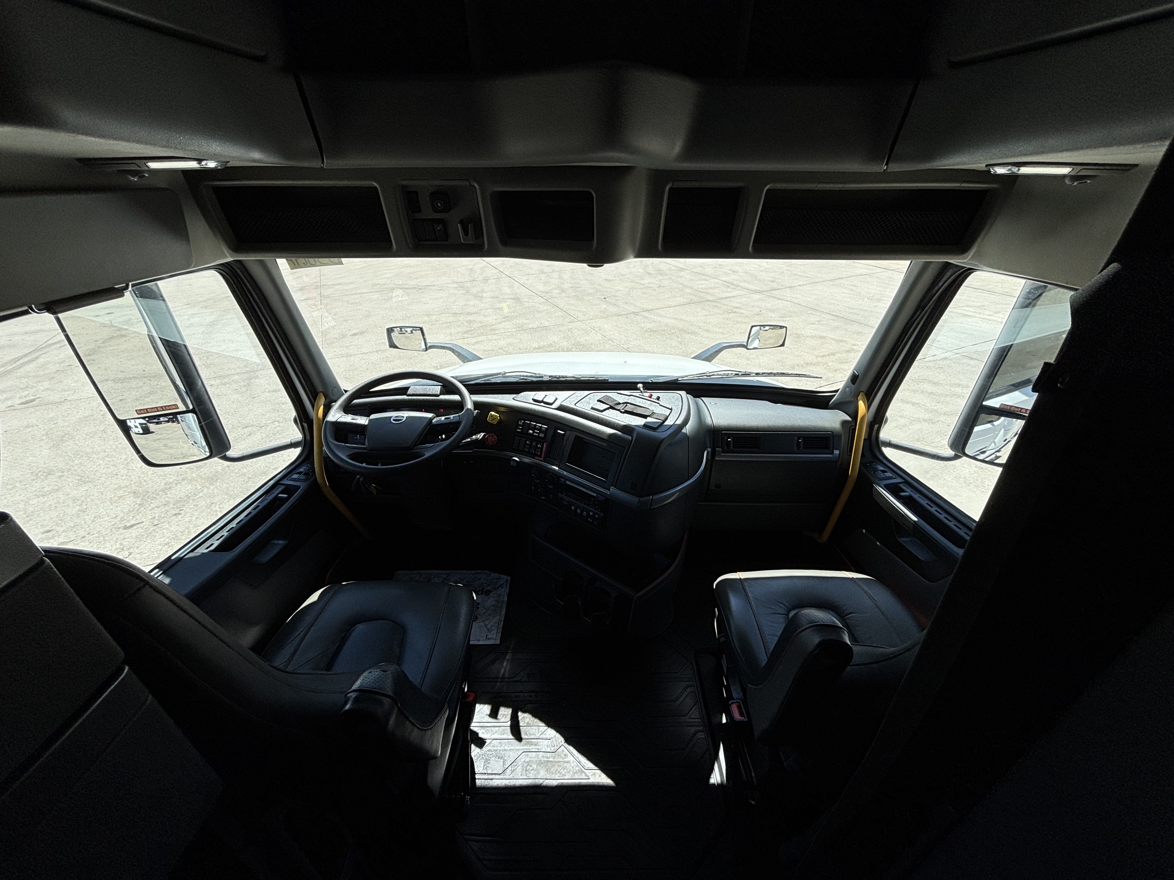 2024 Volvo - image 28