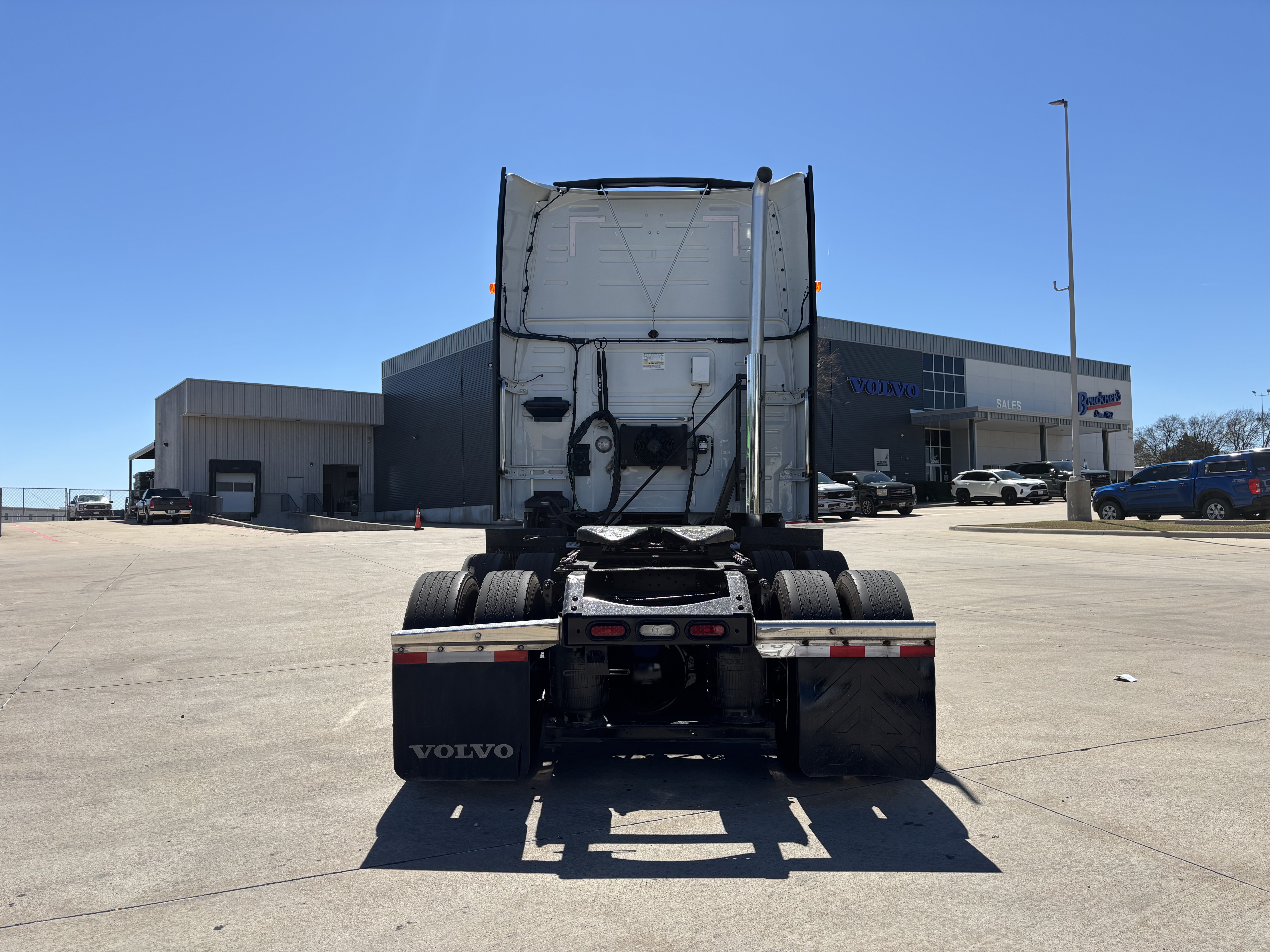 2024 Volvo - image 6