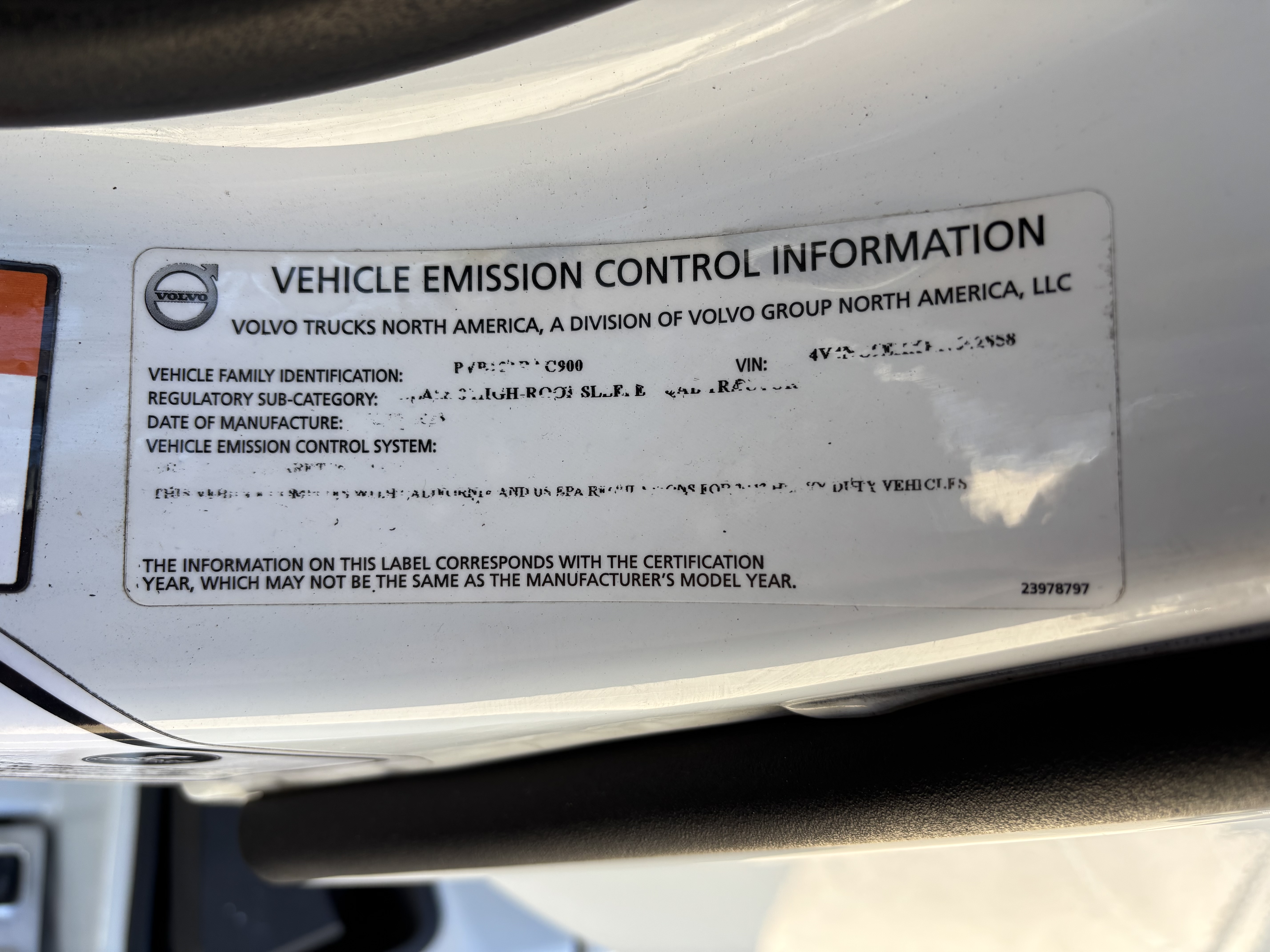 2024 Volvo - image 33