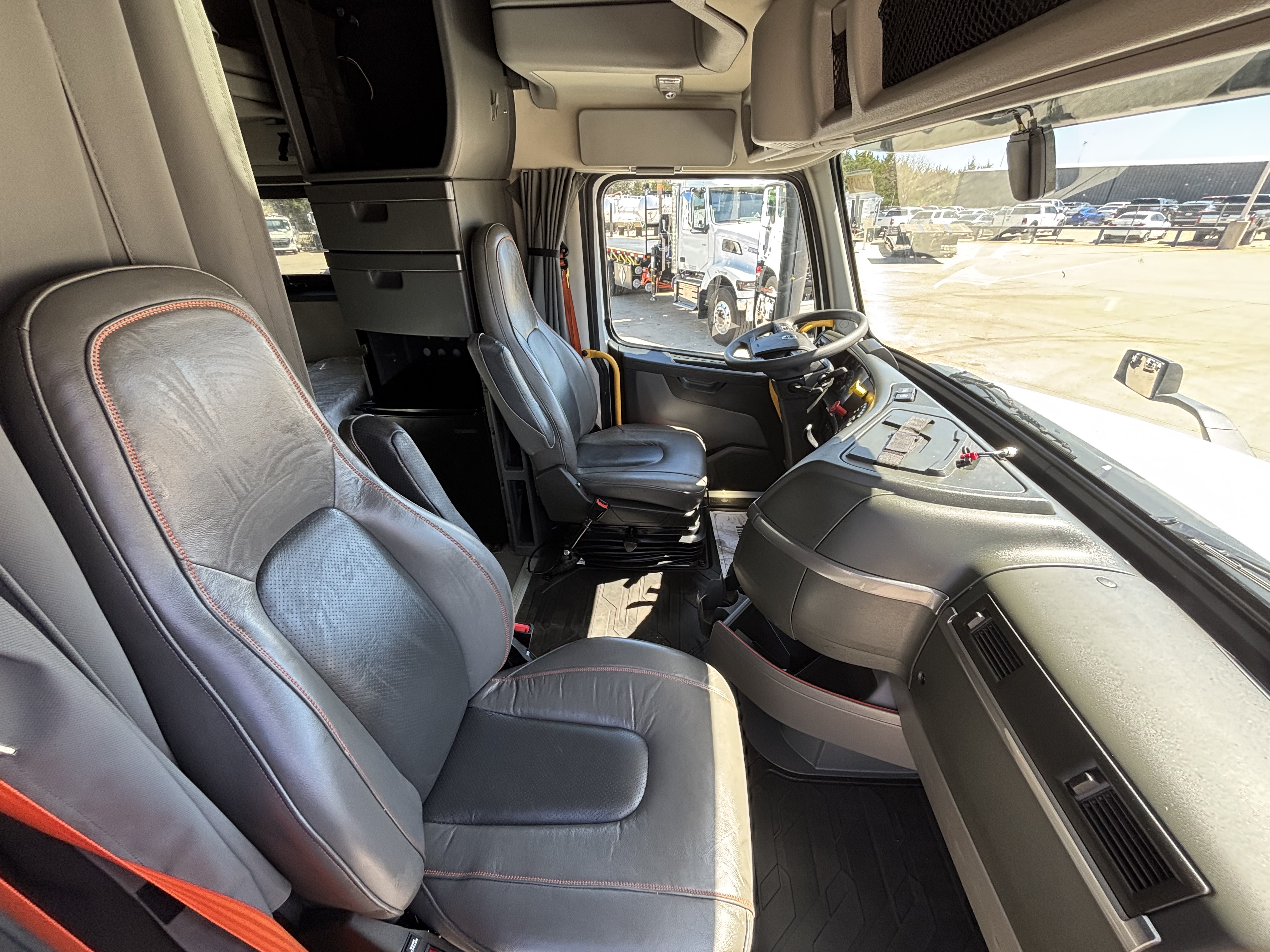 2024 Volvo - image 19