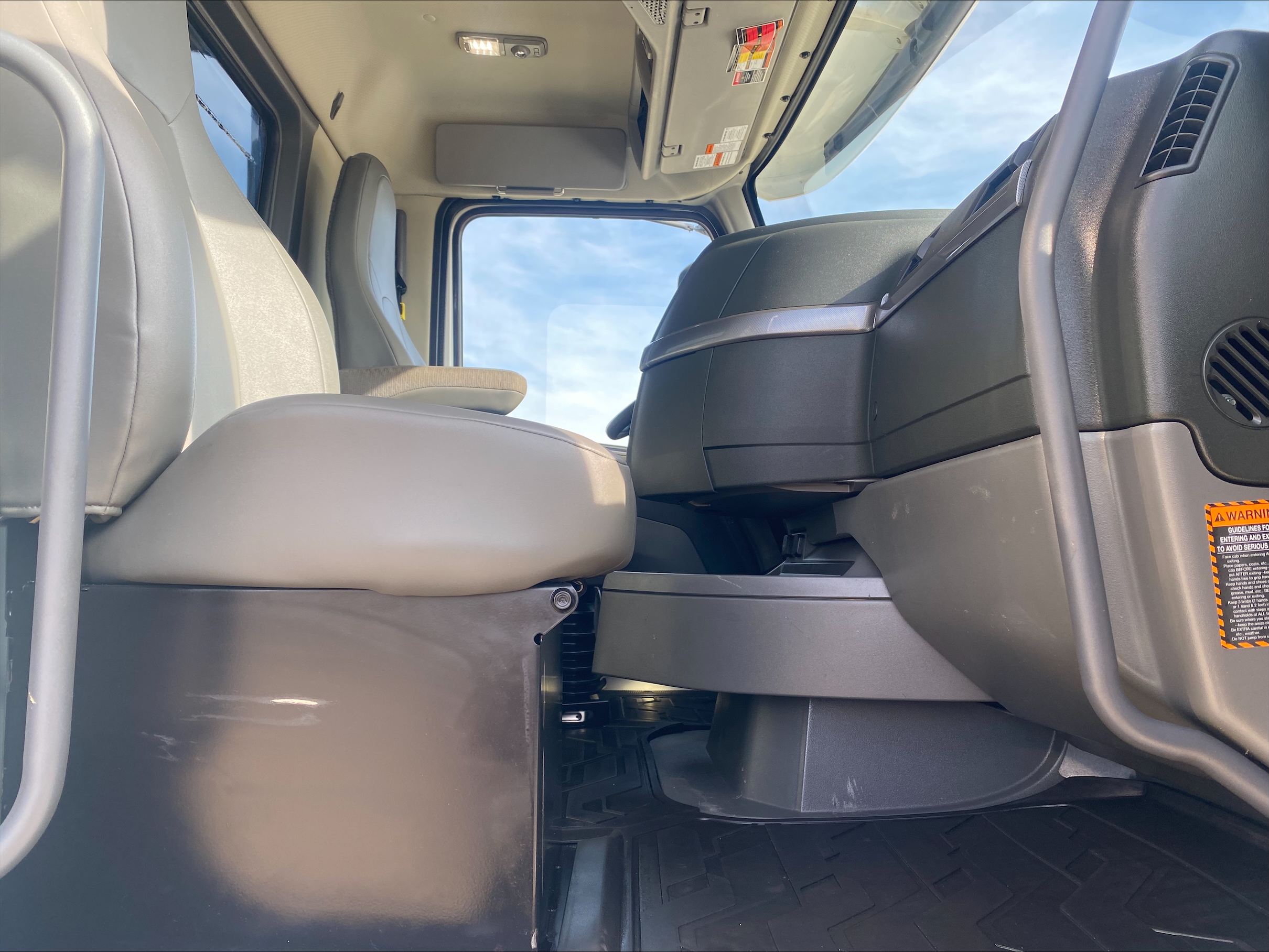 2023 Volvo - image 19