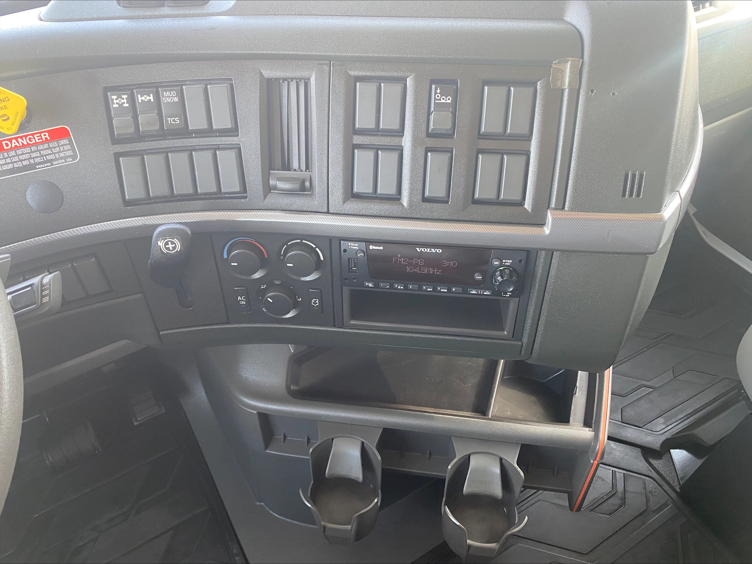 2023 Volvo - image 22