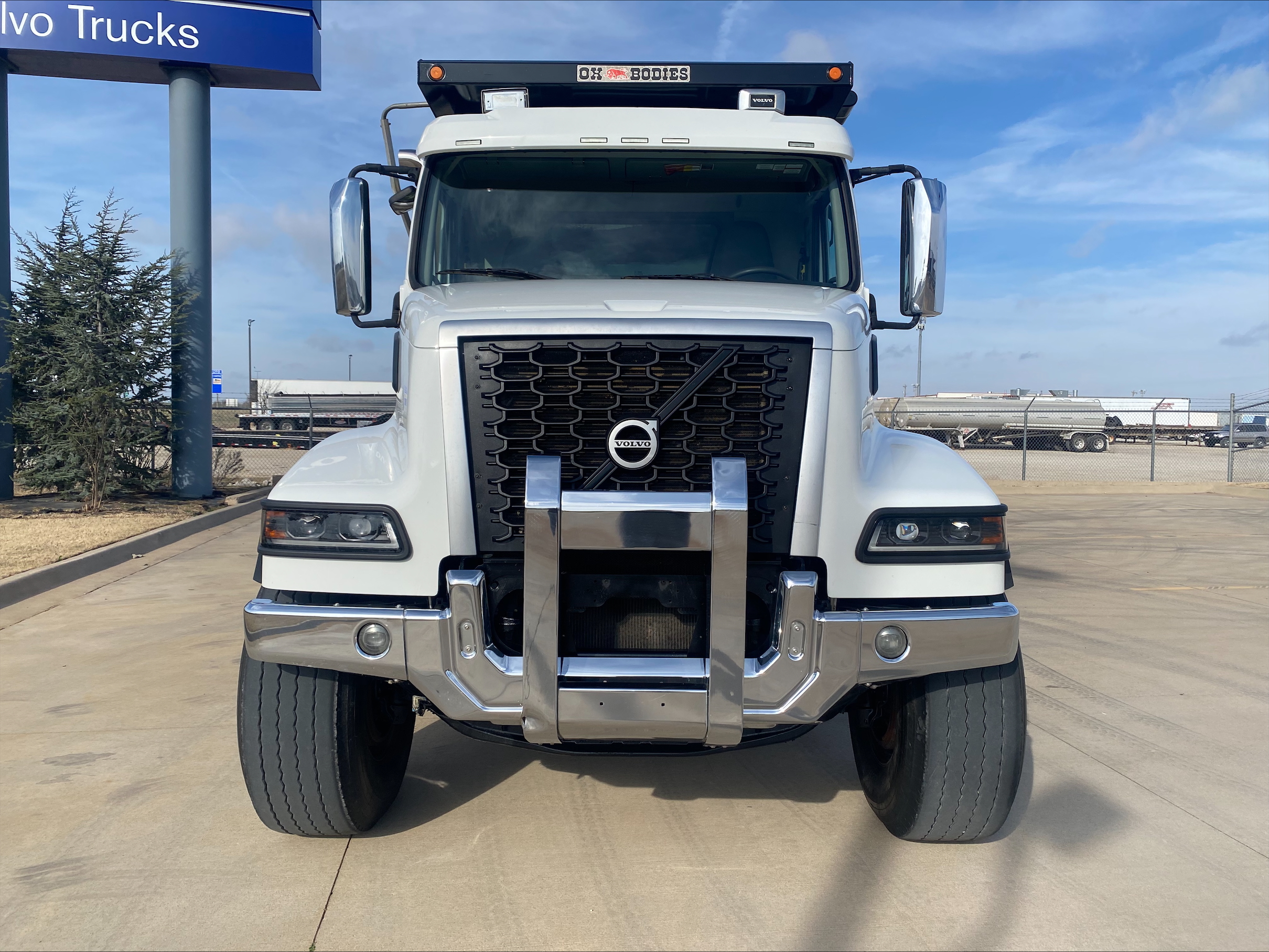 2023 Volvo - image 2