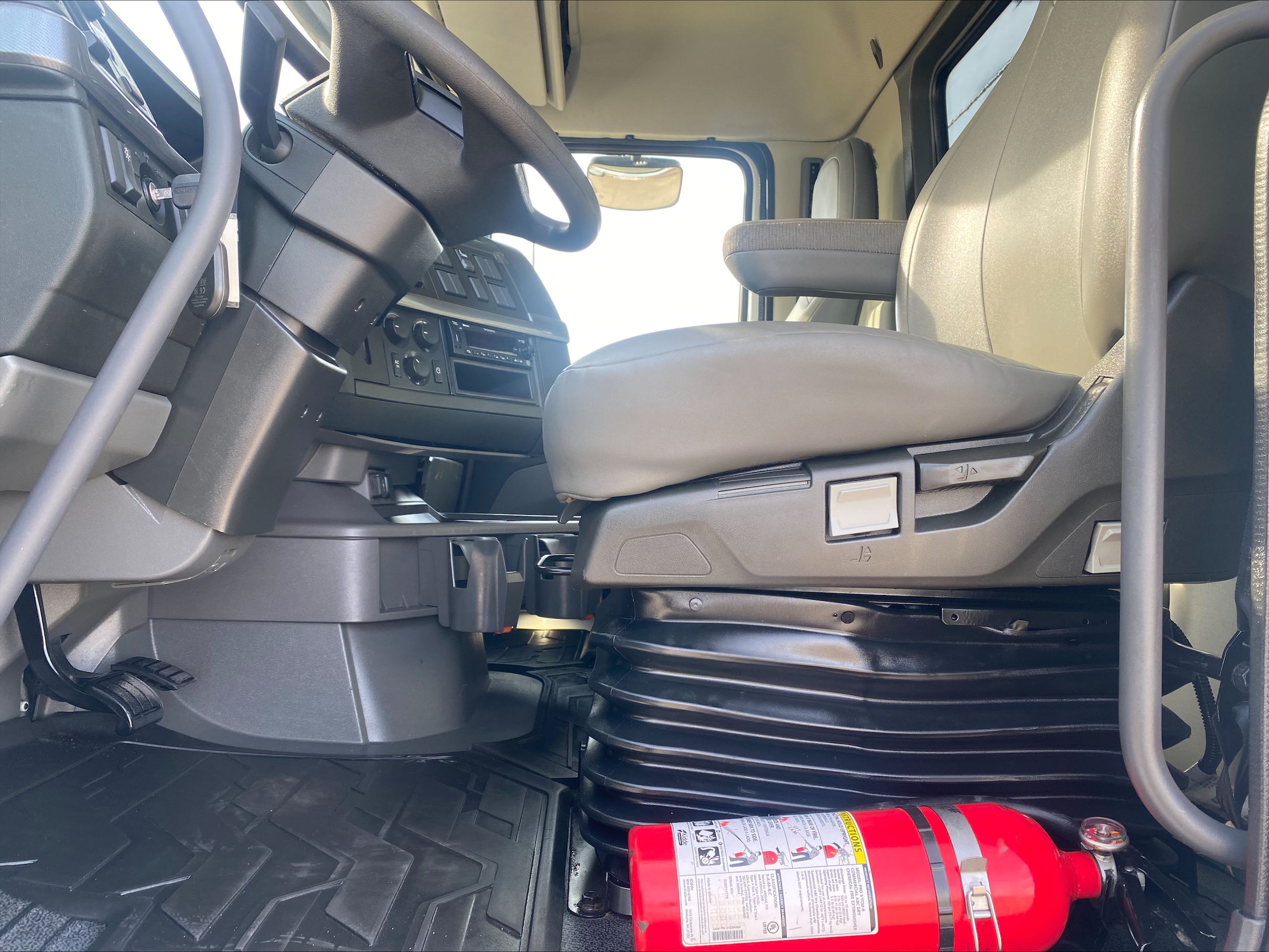 2023 Volvo - image 16