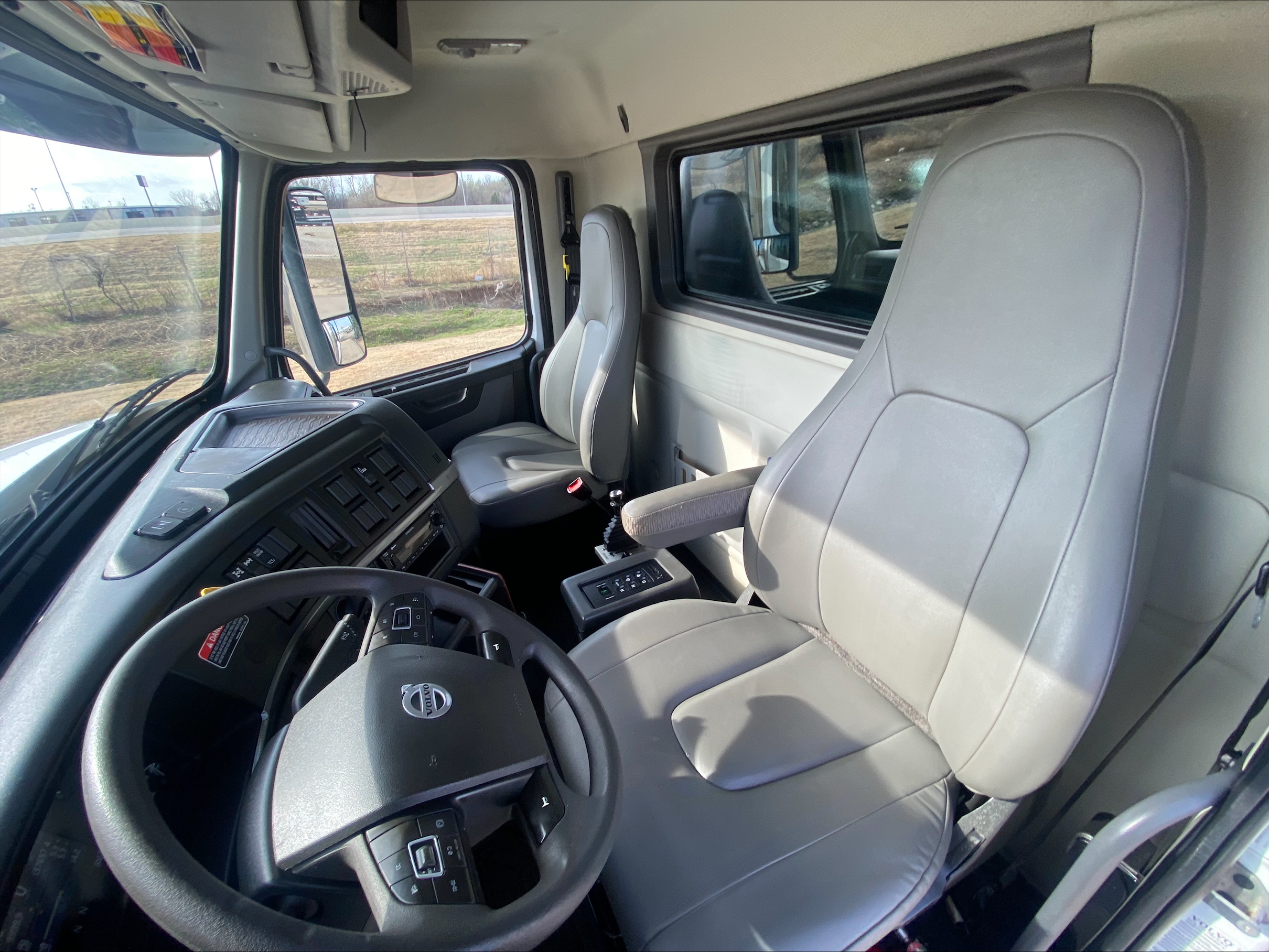 2023 Volvo - image 17