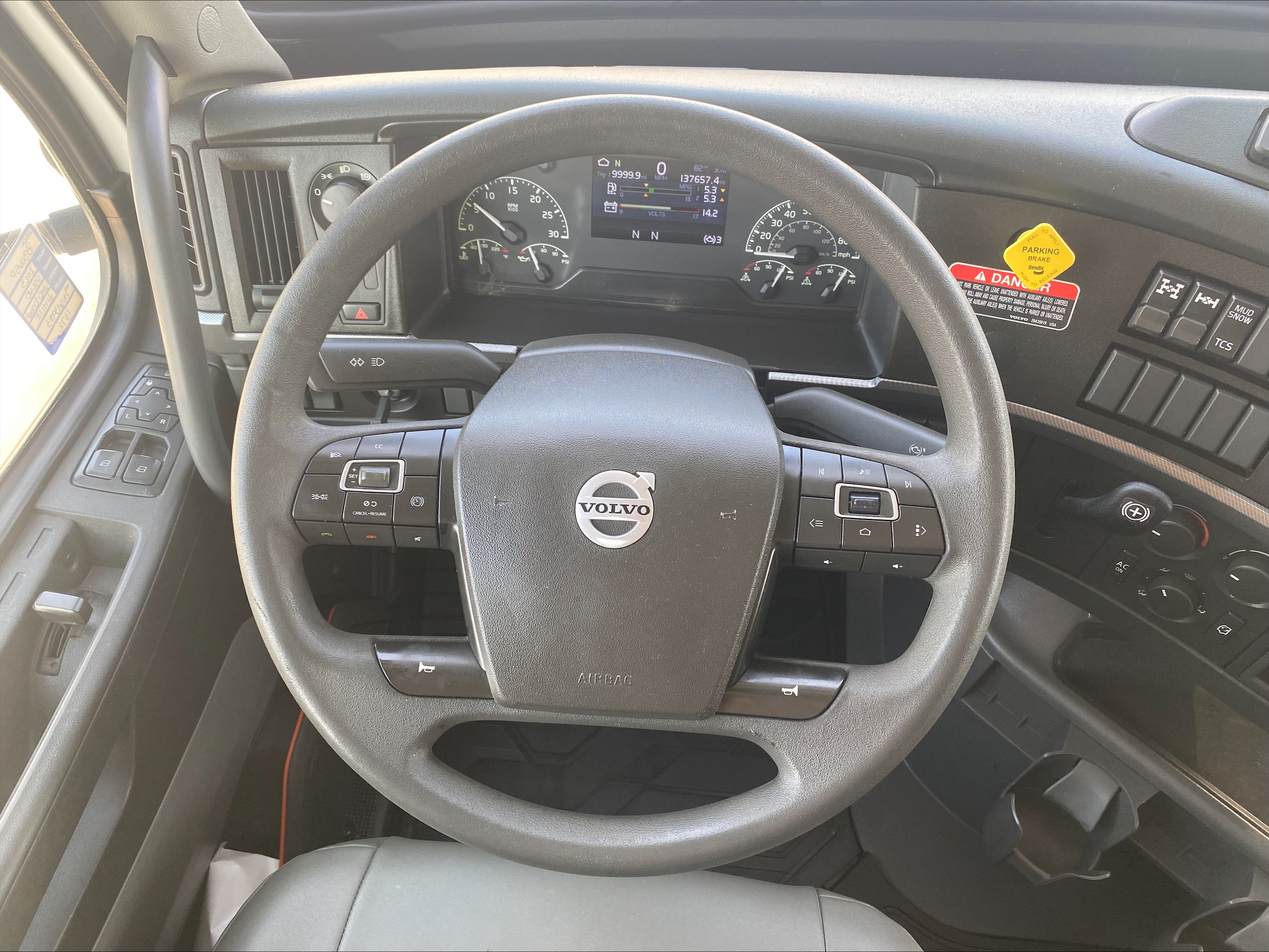 2023 Volvo - image 21