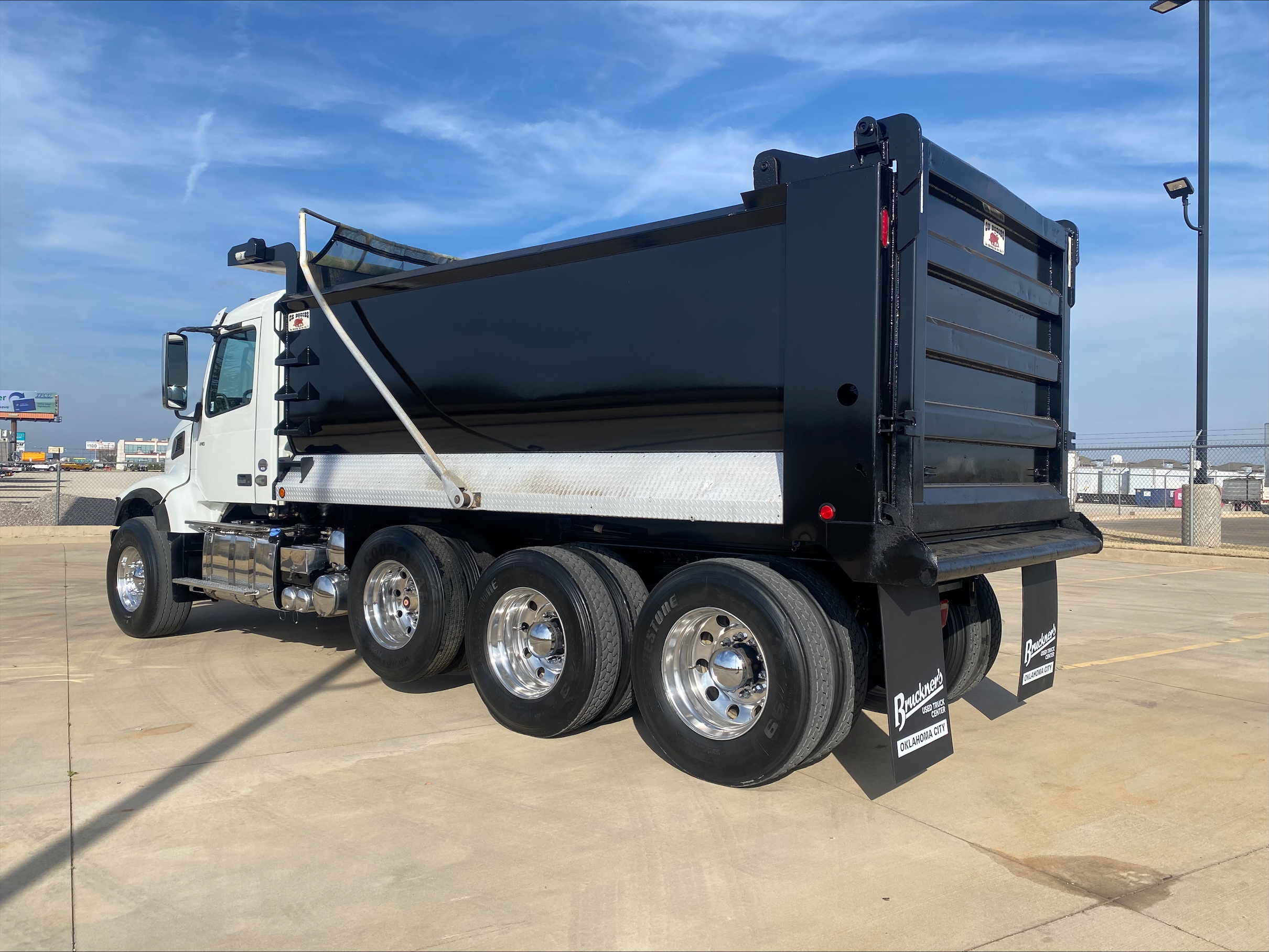 2023 Volvo - image 7