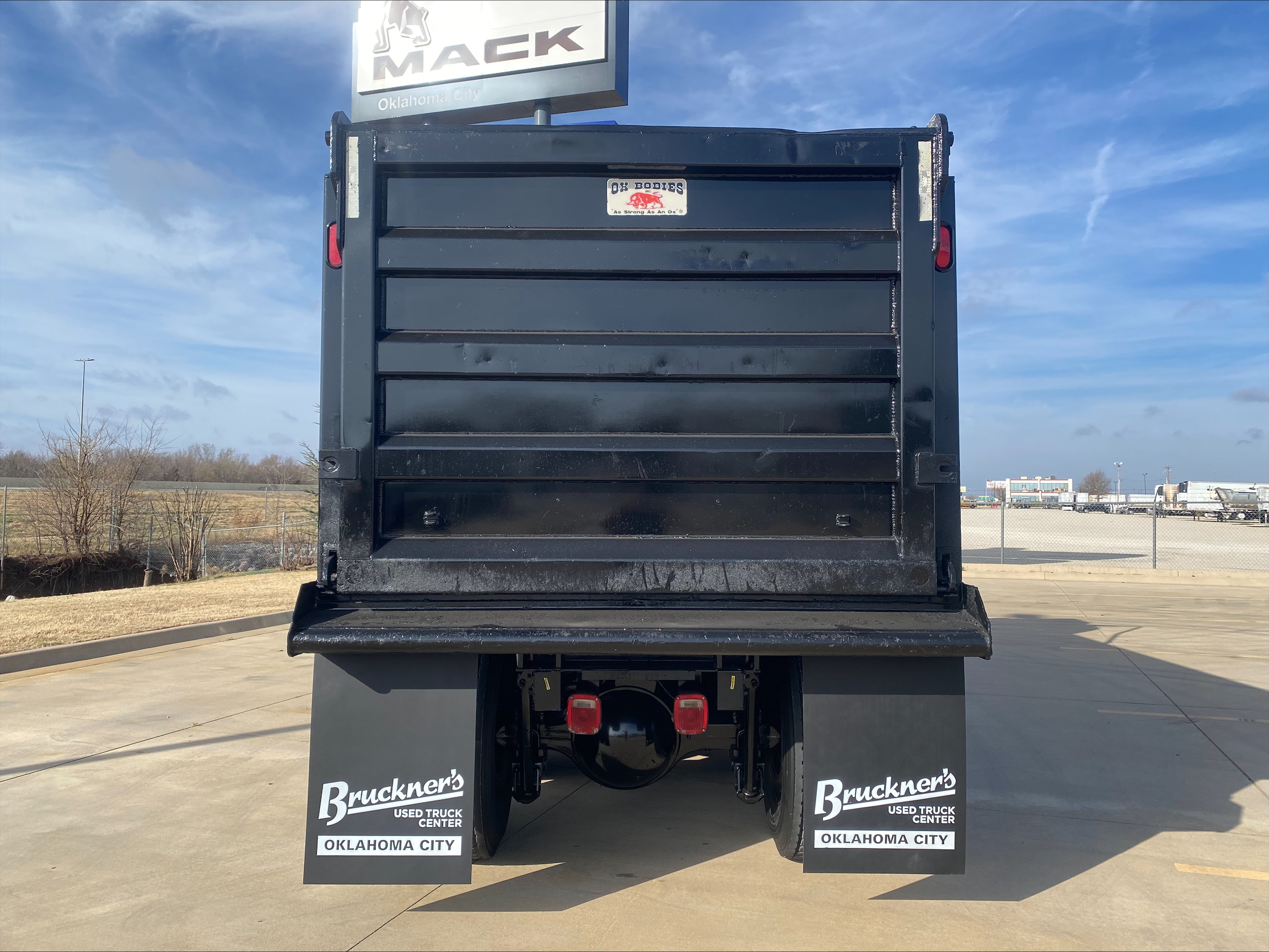 2023 Volvo - image 6