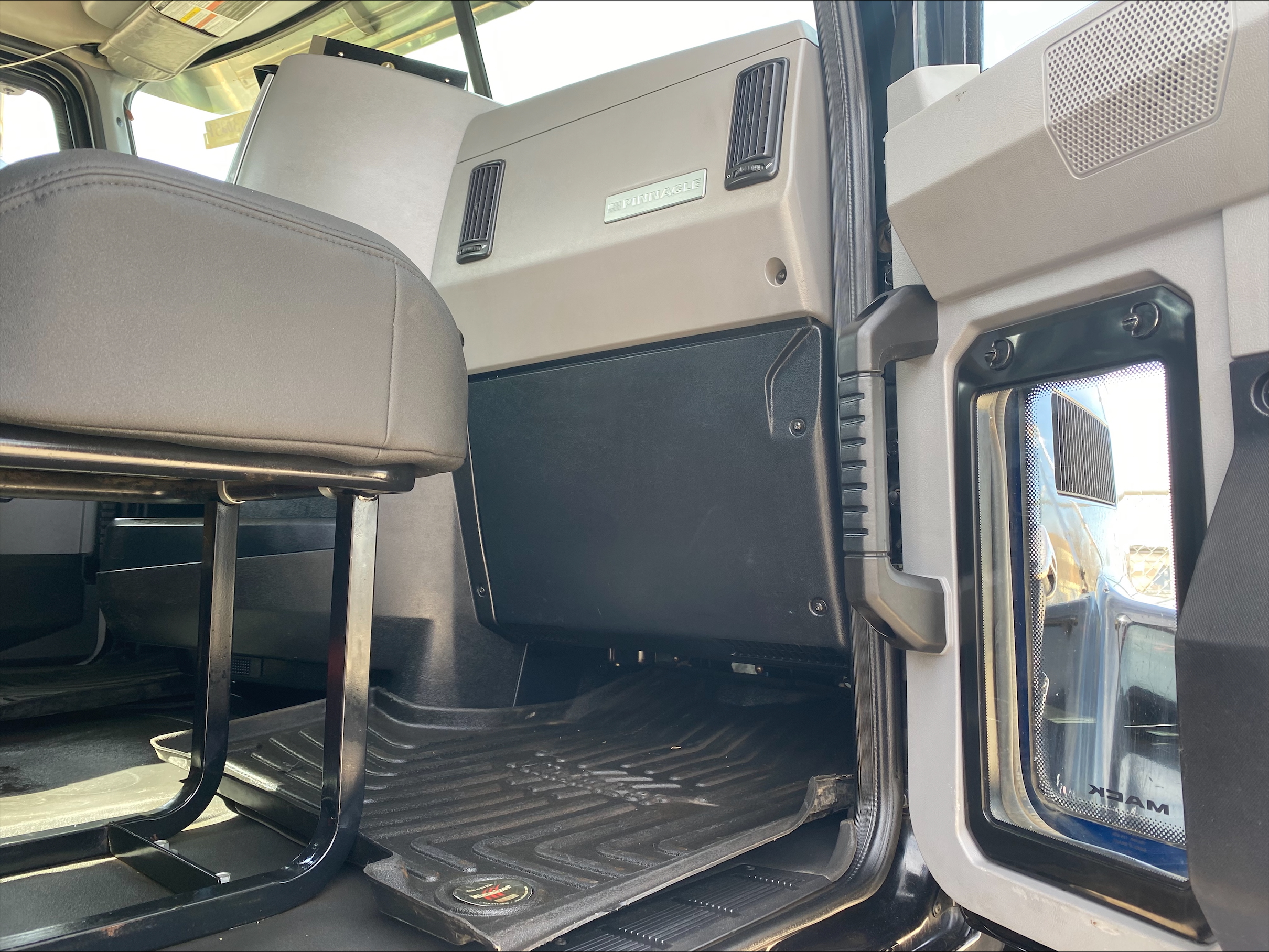 2020 Mack - image 14