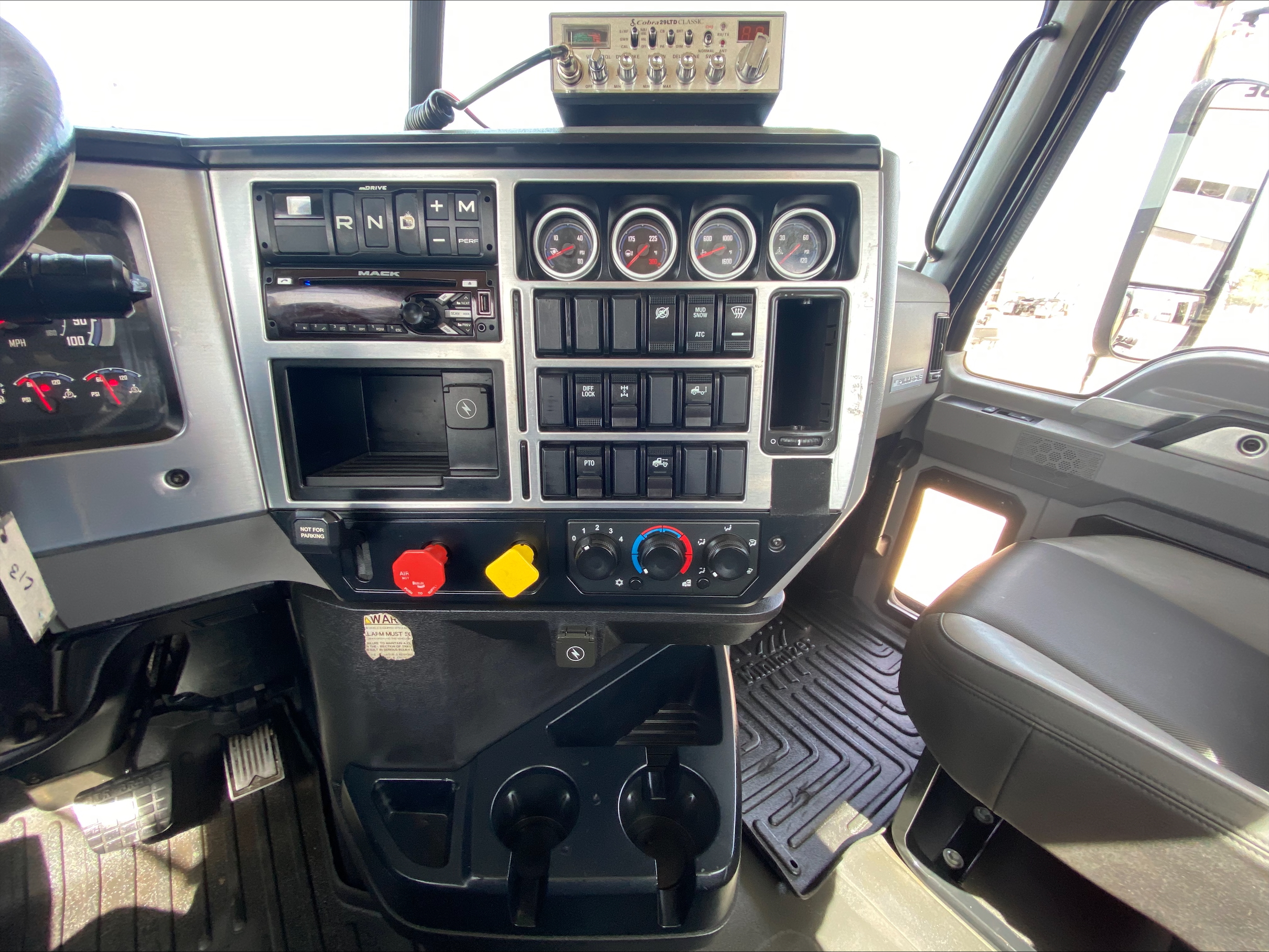 2020 Mack - image 18