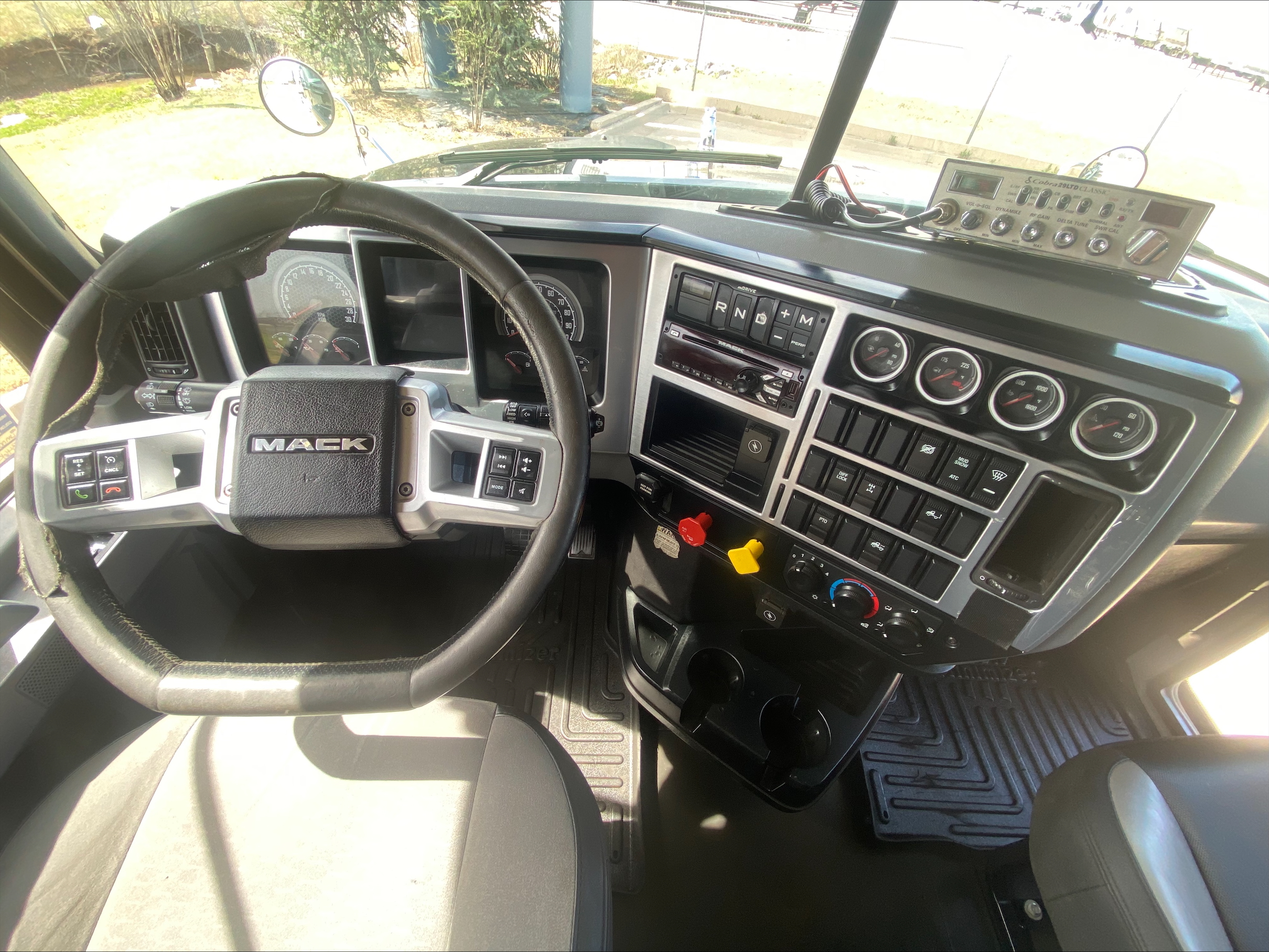 2020 Mack - image 19