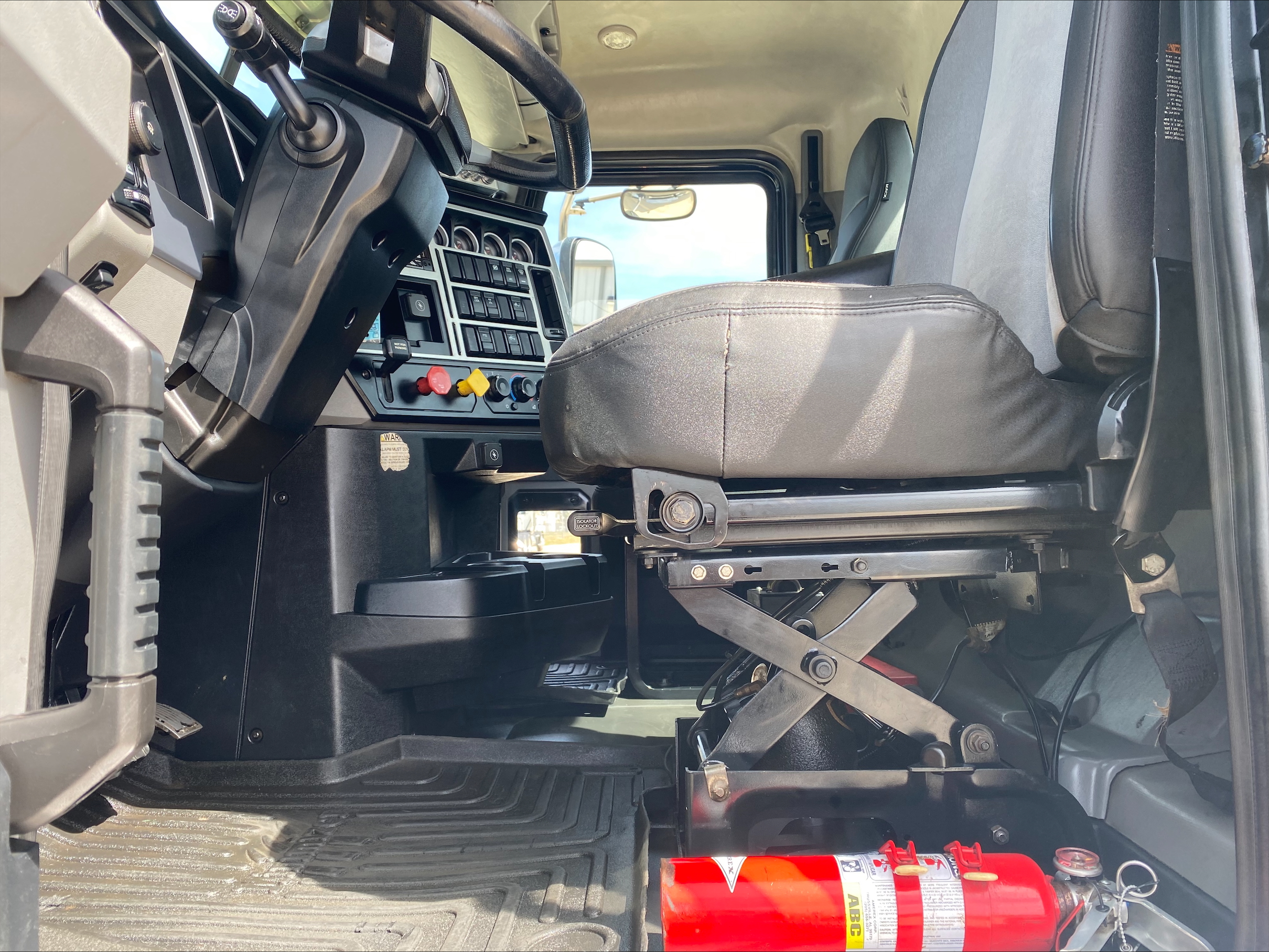 2020 Mack - image 12