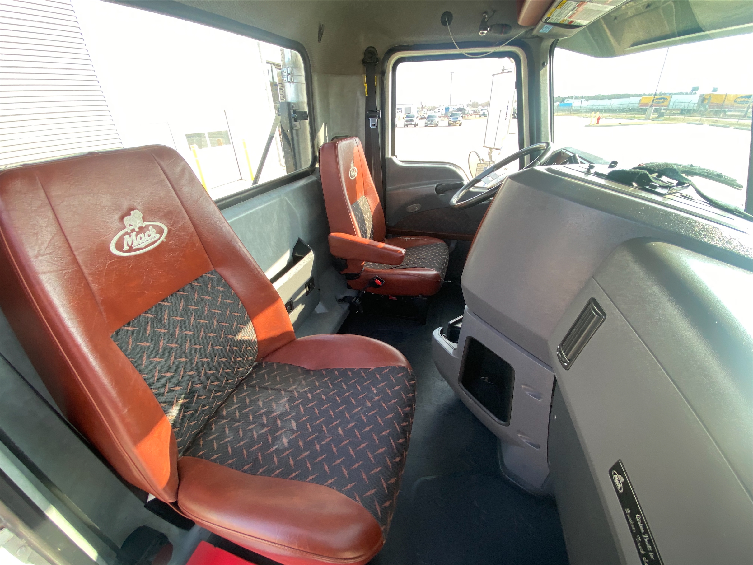 2016 Mack - image 16