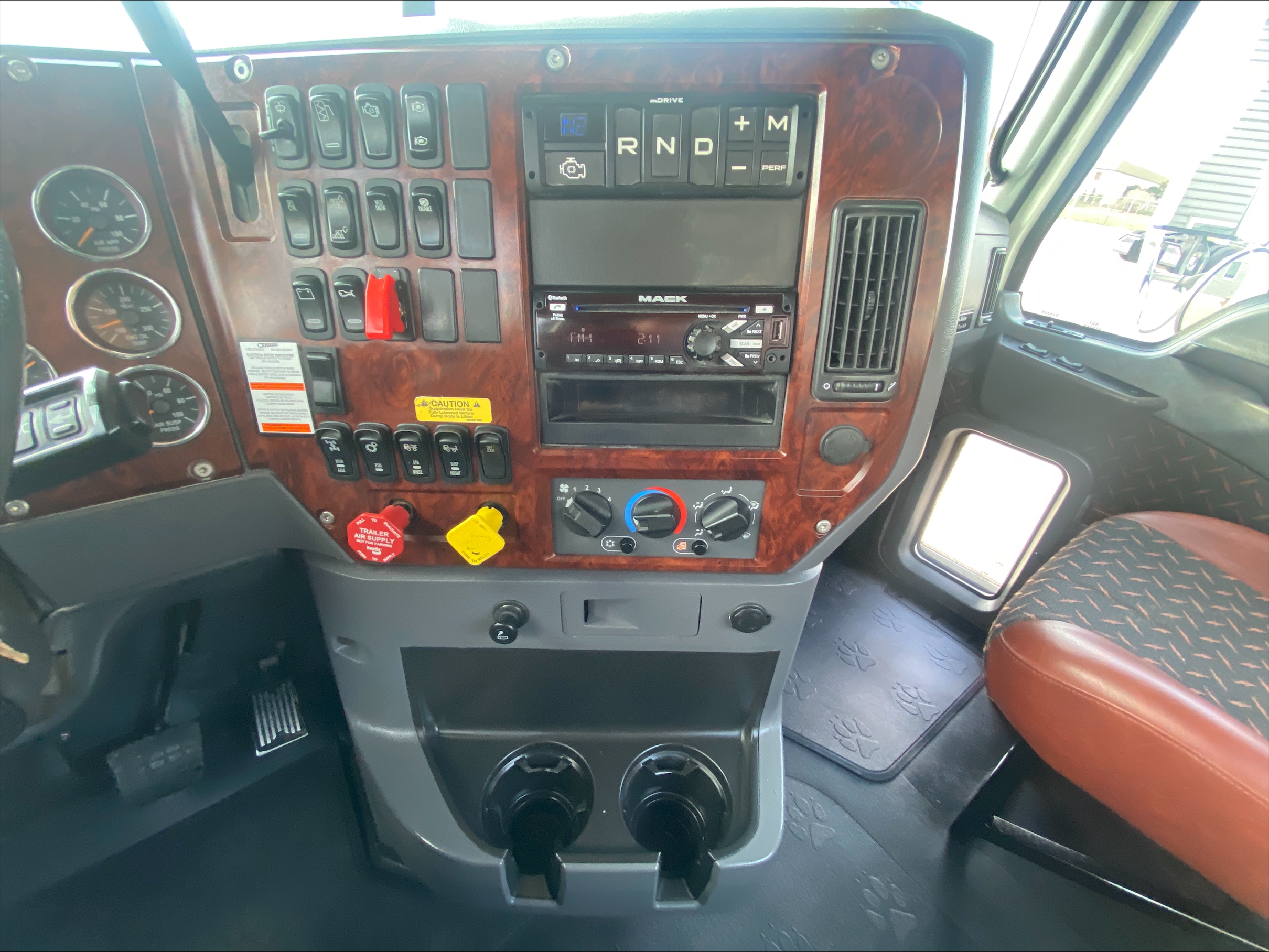 2016 Mack - image 19