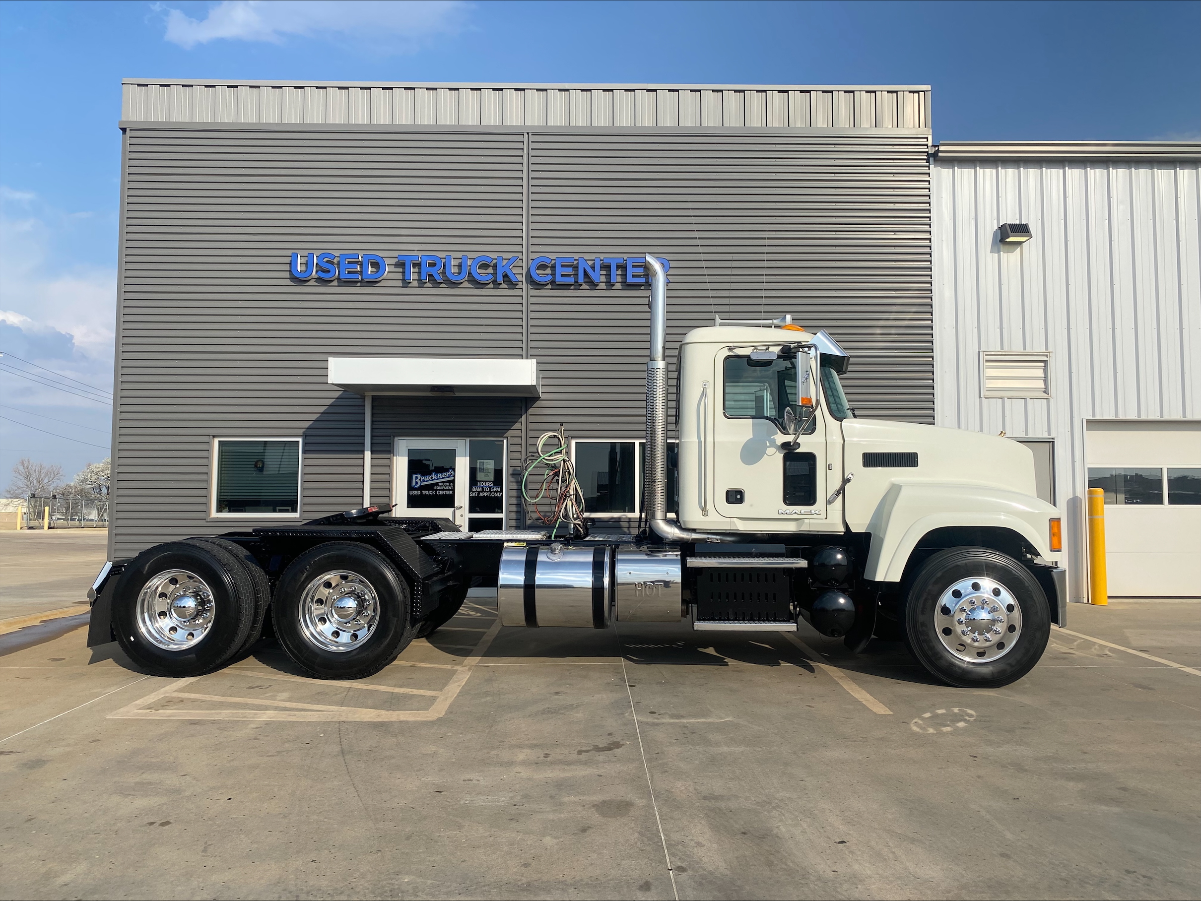 2016 Mack - image 4