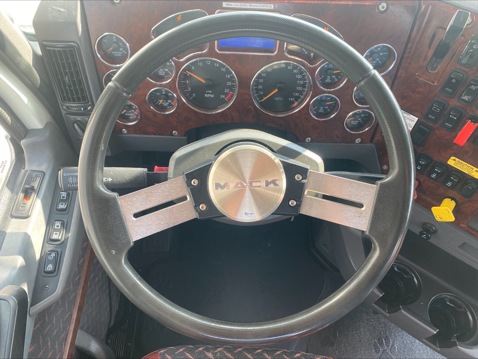 2016 Mack - image 17