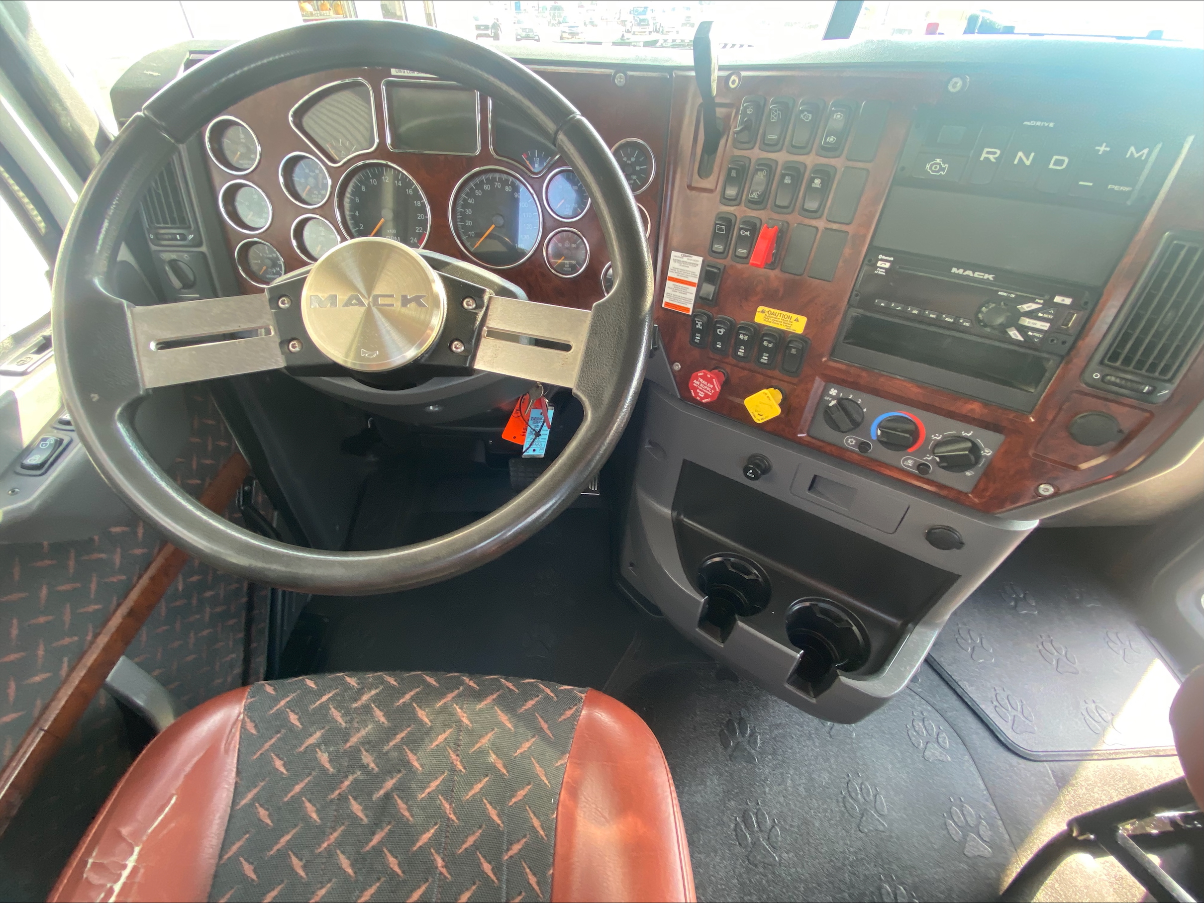 2016 Mack - image 20