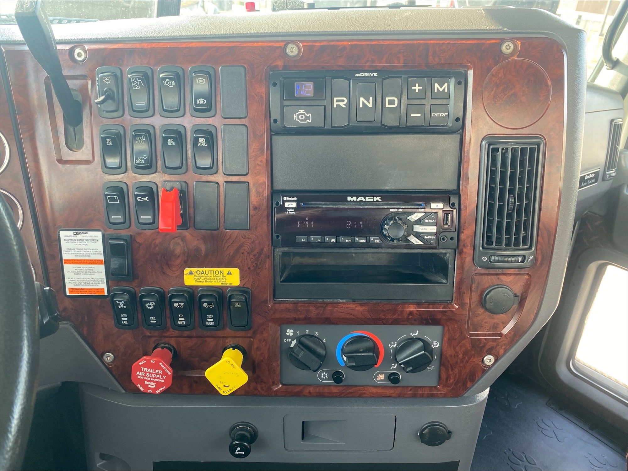 2016 Mack - image 18